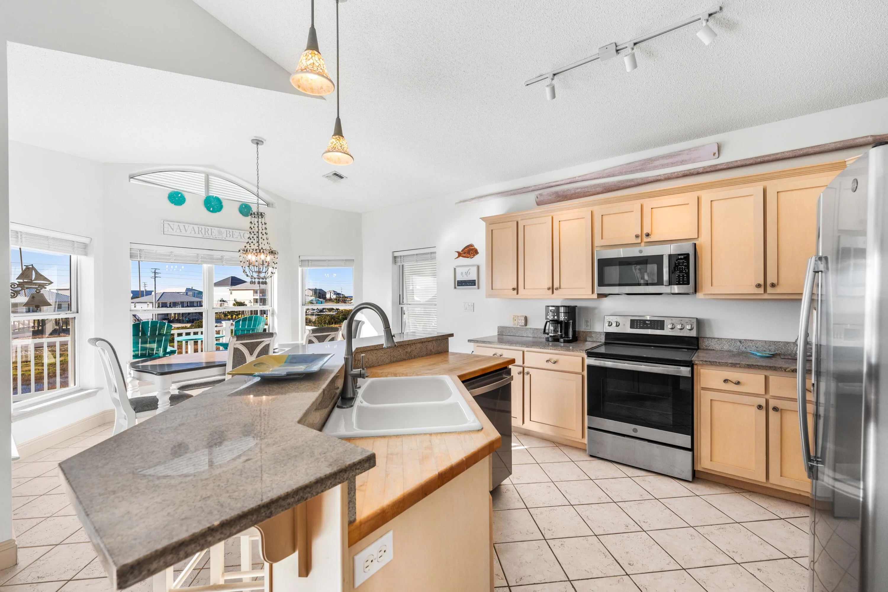 Navarre, Florida 32566, United States, 4 Bedrooms Bedrooms, ,4 BathroomsBathrooms,Residential,Pending,18418