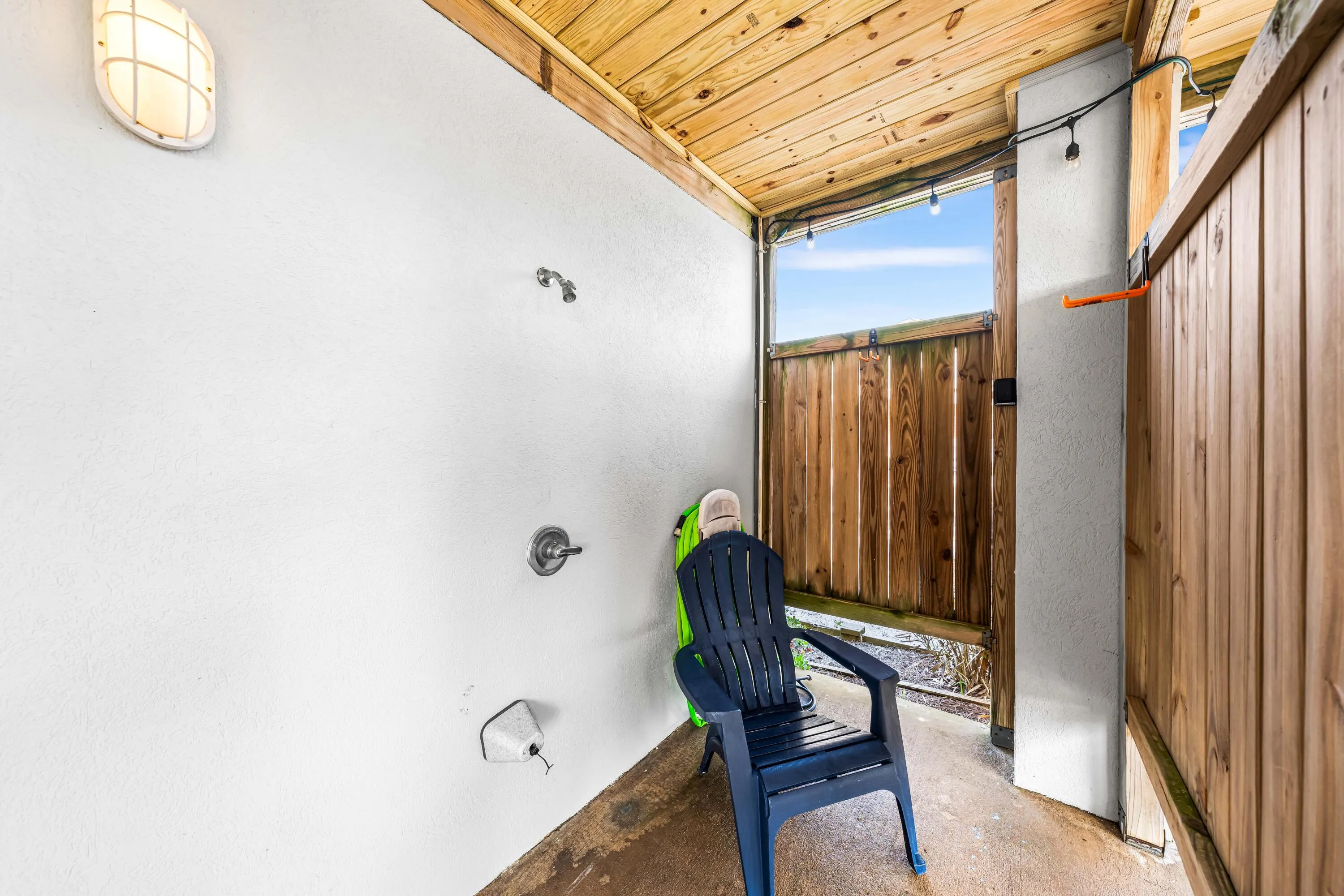 Navarre, Florida 32566, United States, 4 Bedrooms Bedrooms, ,4 BathroomsBathrooms,Residential,Pending,18418