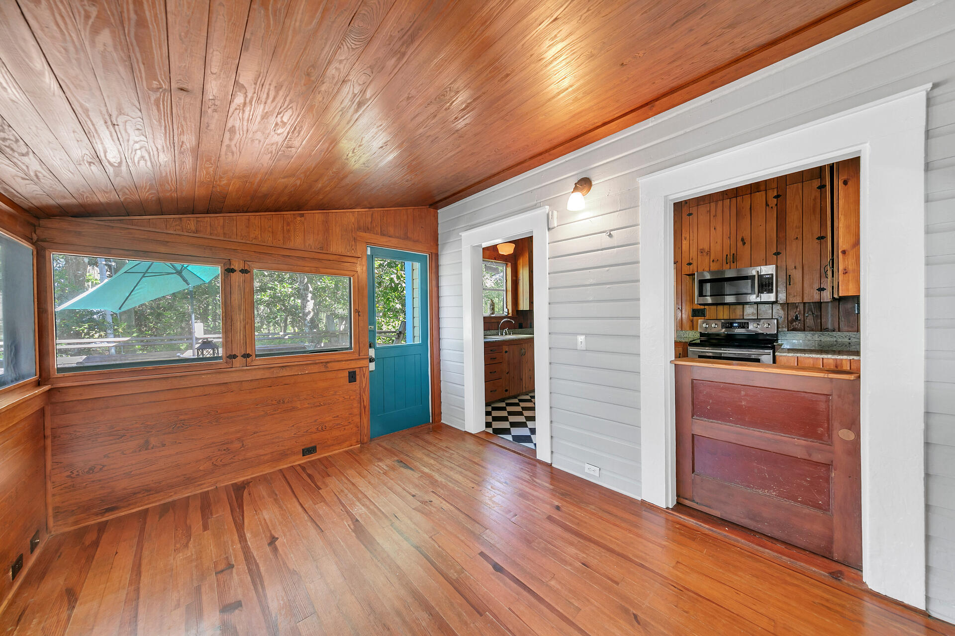 MAGNOLIA BEACH - Residential