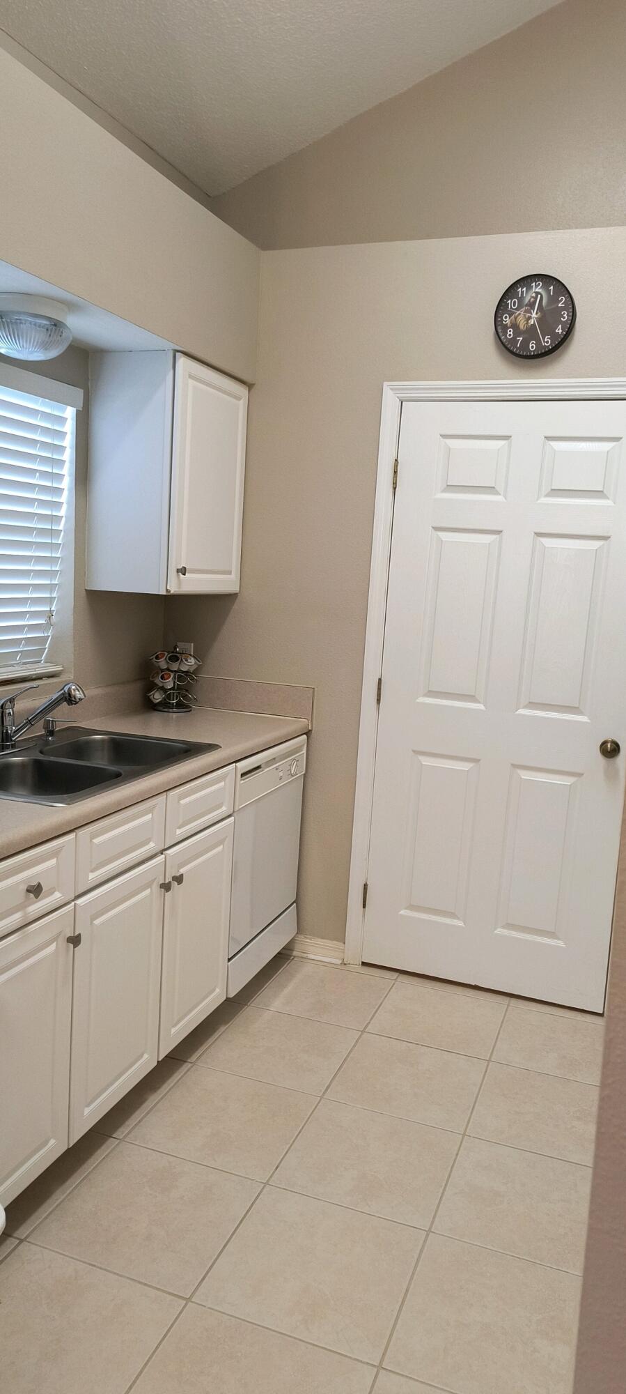 THE FLORIDA CLUB - Residential Lease