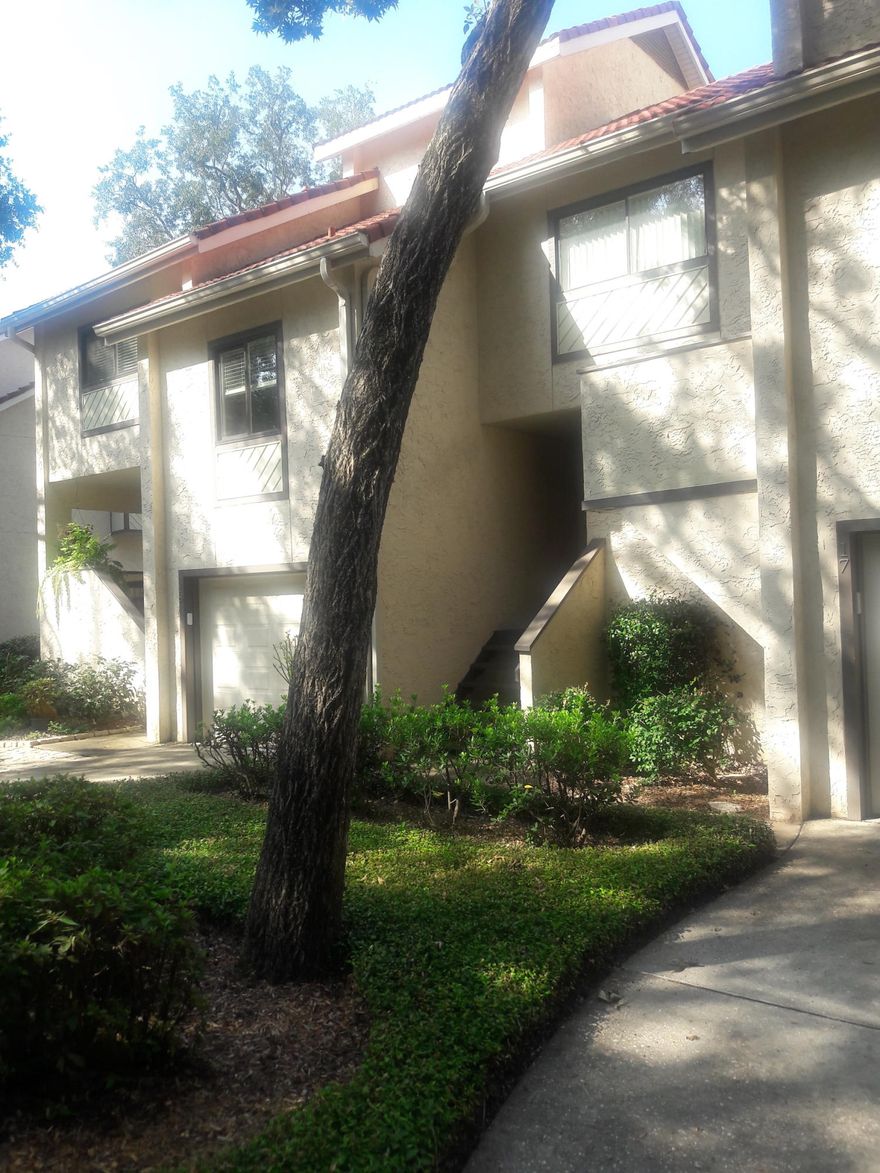 LIVING ON THE BAY WITH THE BOAT PARADE EVERYDAY, OPEN VIEW FROM ALMOST EVERY ROOMOF THE BAY AND BLUE WATER.3 BEDROOMS AND 3 FULL BATHS. HARD SURFACE COUNTER TOP, FIREPLACE, LARGE SCREEN PORCH. EXTRA LONG TANDEUM GARAGE.AND TWO DECKS.WALK TO MARINA AND TO LJ SCHOONERS FOR DINING AND BOAT STORAGE.