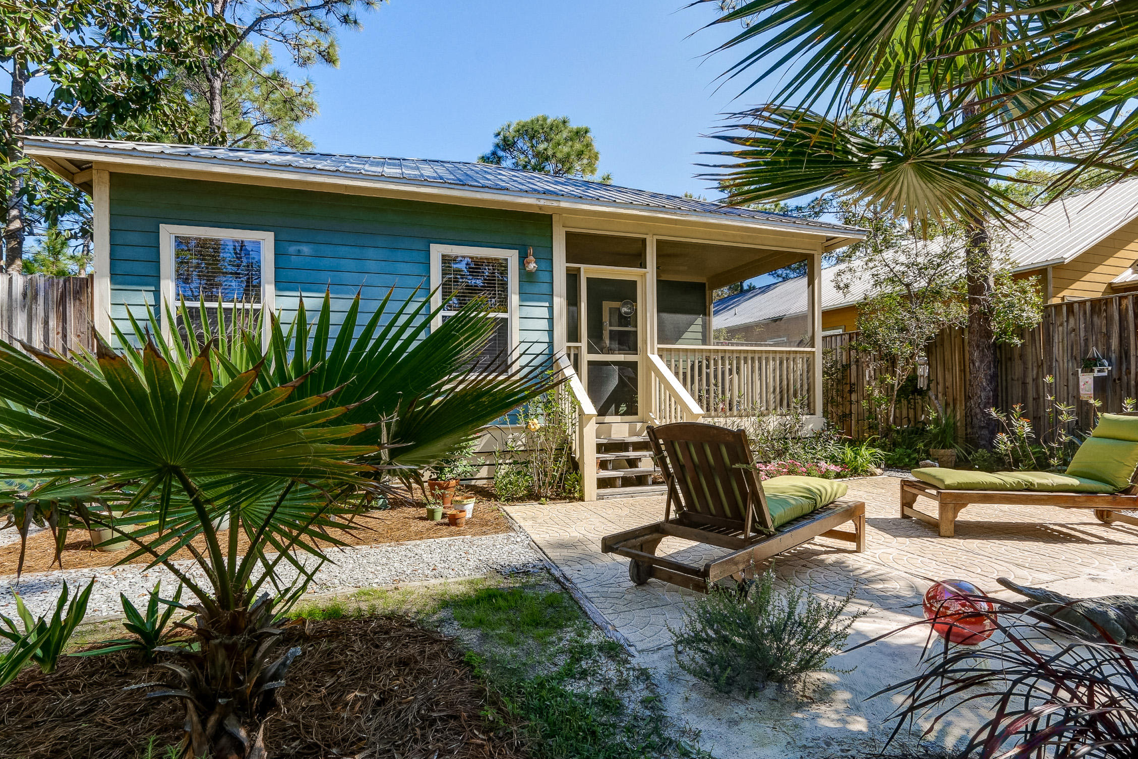 MAGNOLIA BEACH - Residential