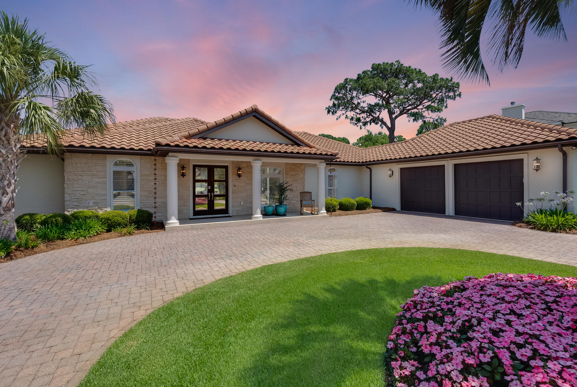 Do not miss this opportunity to own a meticulously maintained home in Burnt Pine, Sandestin.This elegant residence is fully turnkey and being sold fully furnished, offering modern decor and comfortbehind its doors.Upon entering through the double doors, you are greeted with 12-foot ceilings, finely appointedfurnishings, and breathtaking views of the 12th green of the Burnt Pine Golf Course. The mainliving area boasts a spacious and airy ambiance, perfect for relaxation and entertaining.