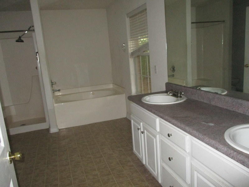 WOODBURY FOREST - Residential