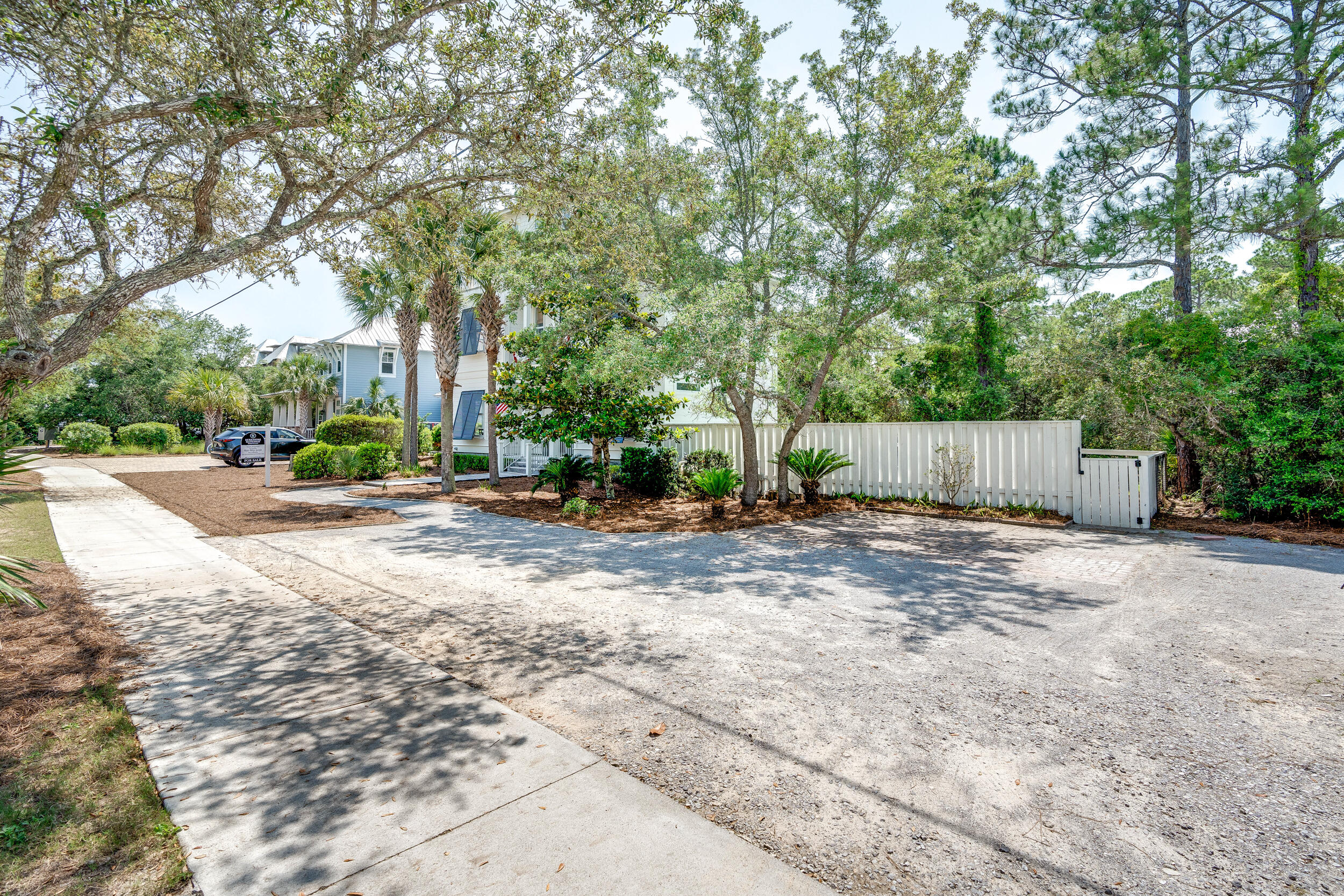 LAKEWOOD ESTATES - Residential