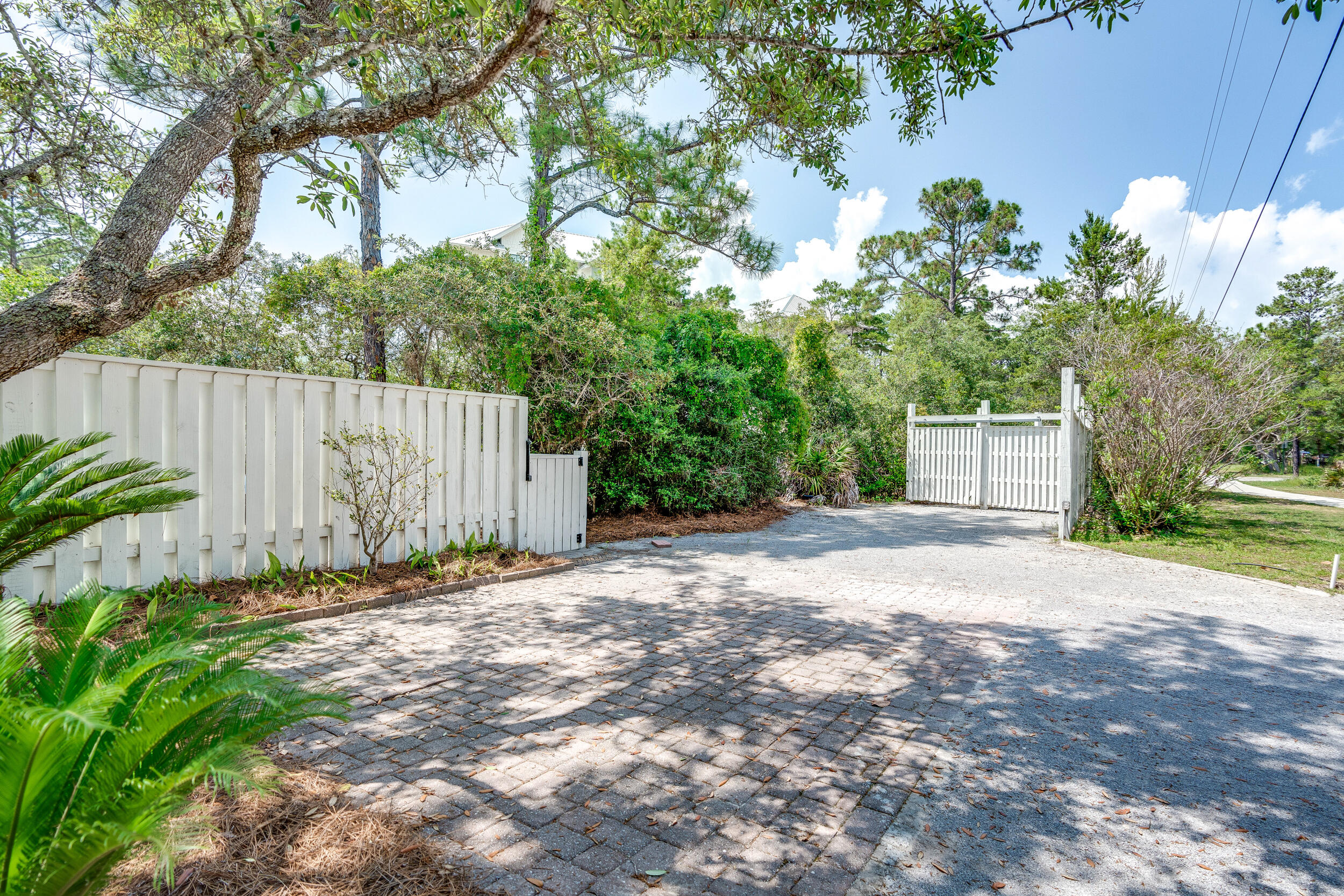 LAKEWOOD ESTATES - Residential