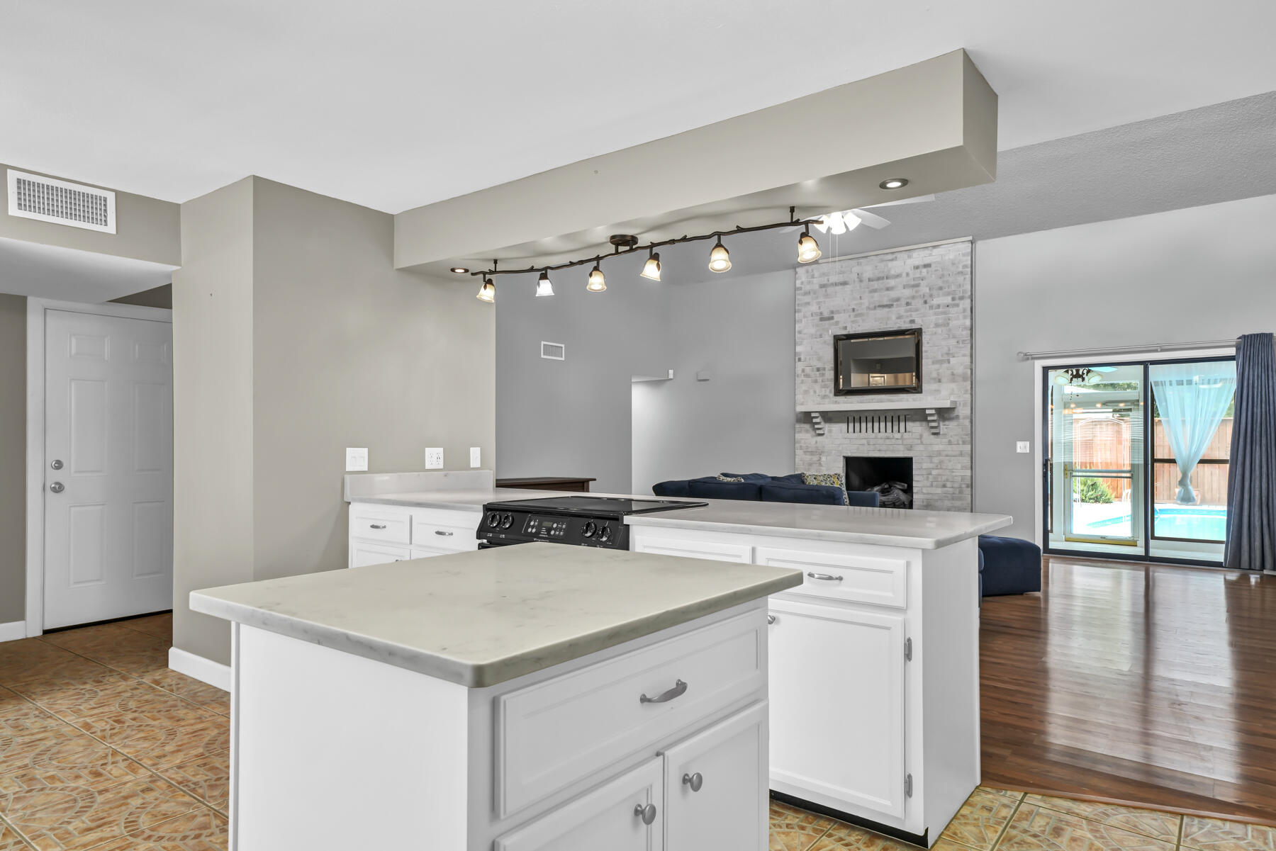 TANGLEWOOD S/D 2ND ADDN - Residential