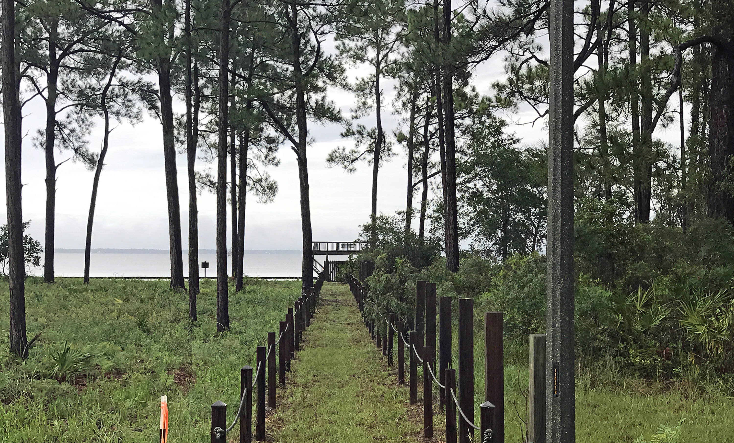 SECLUSION BAY - Land