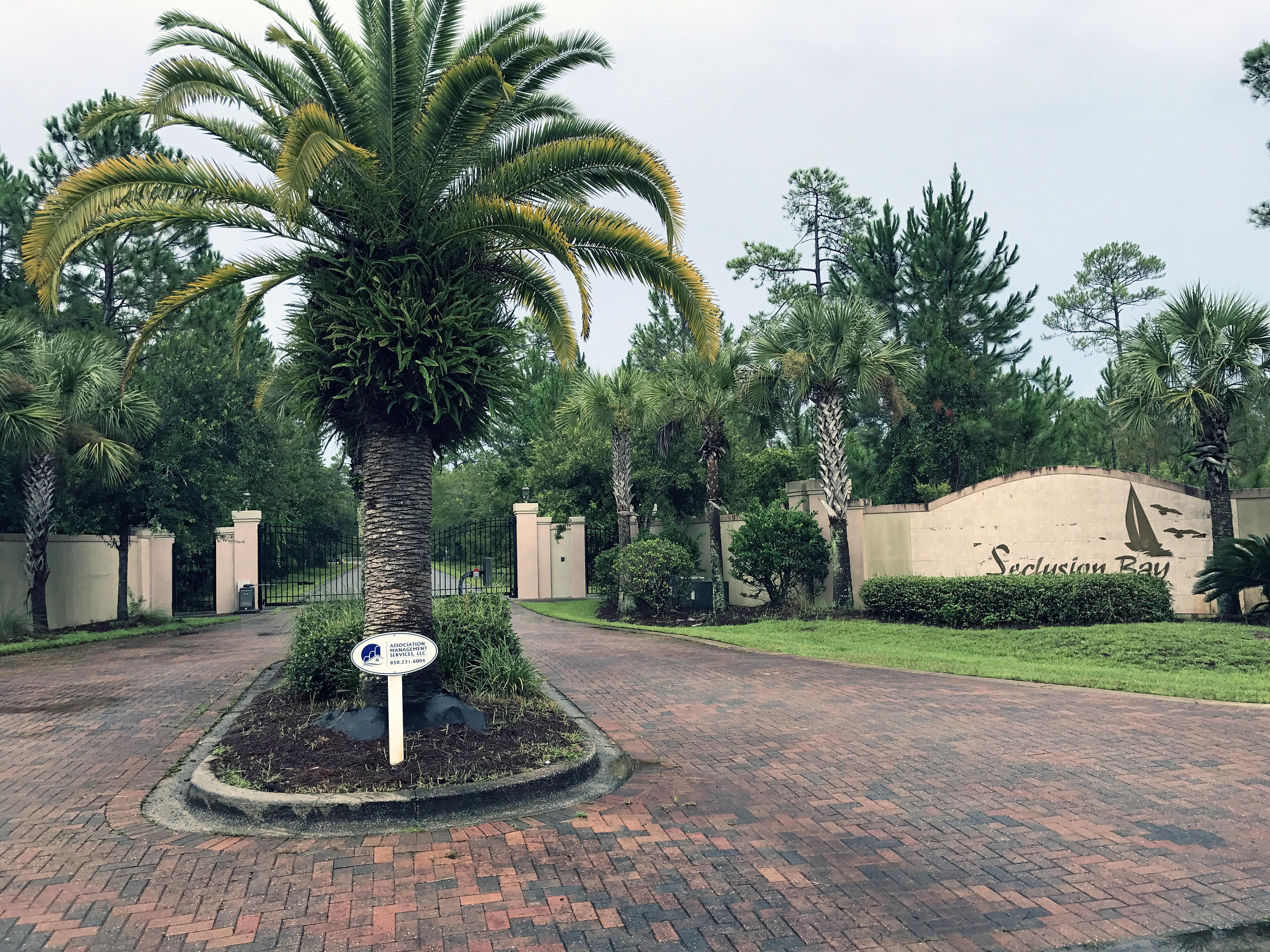 SECLUSION BAY - Land