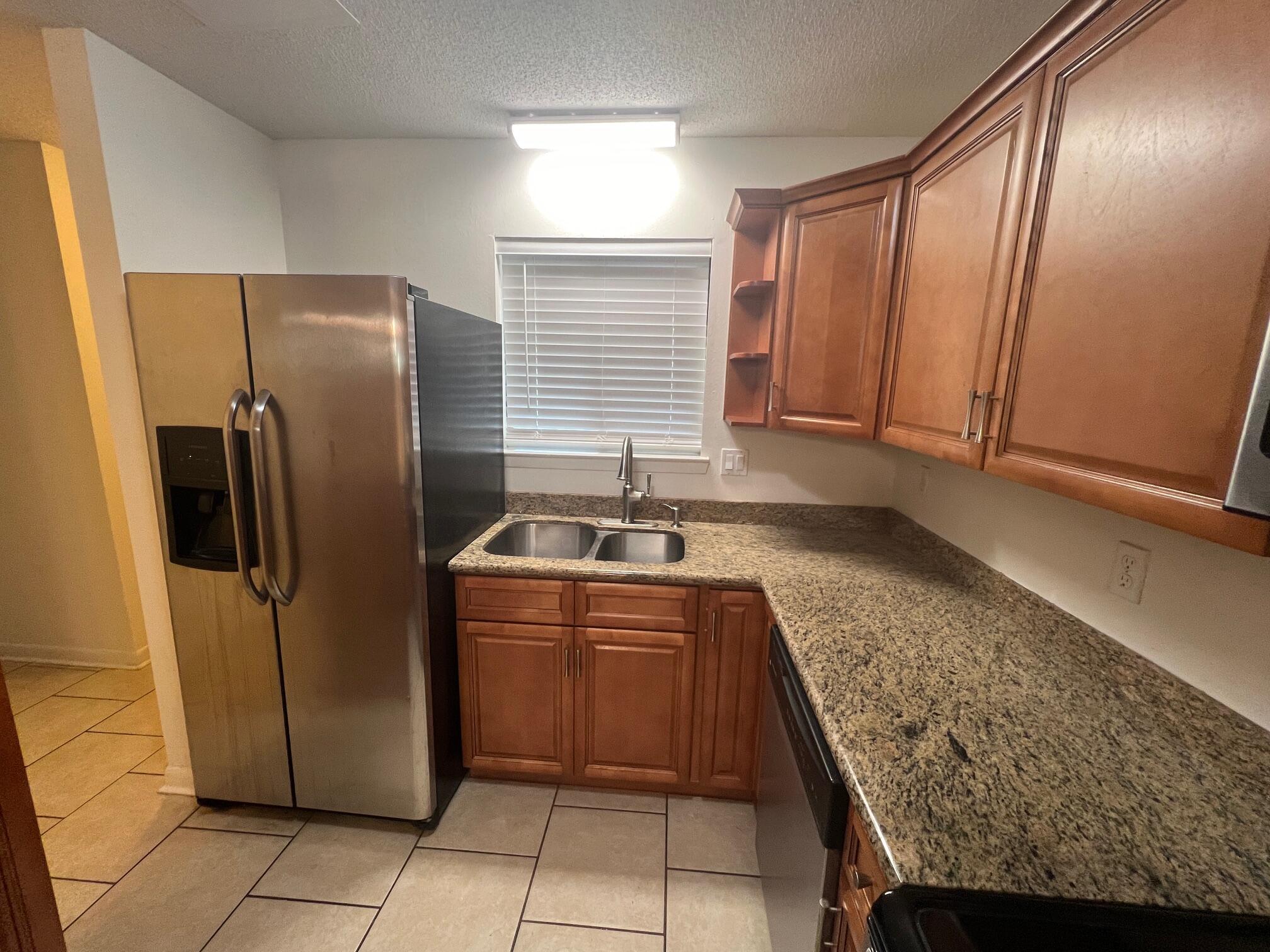 BIENVILLE SQUARE T/H - Residential Lease