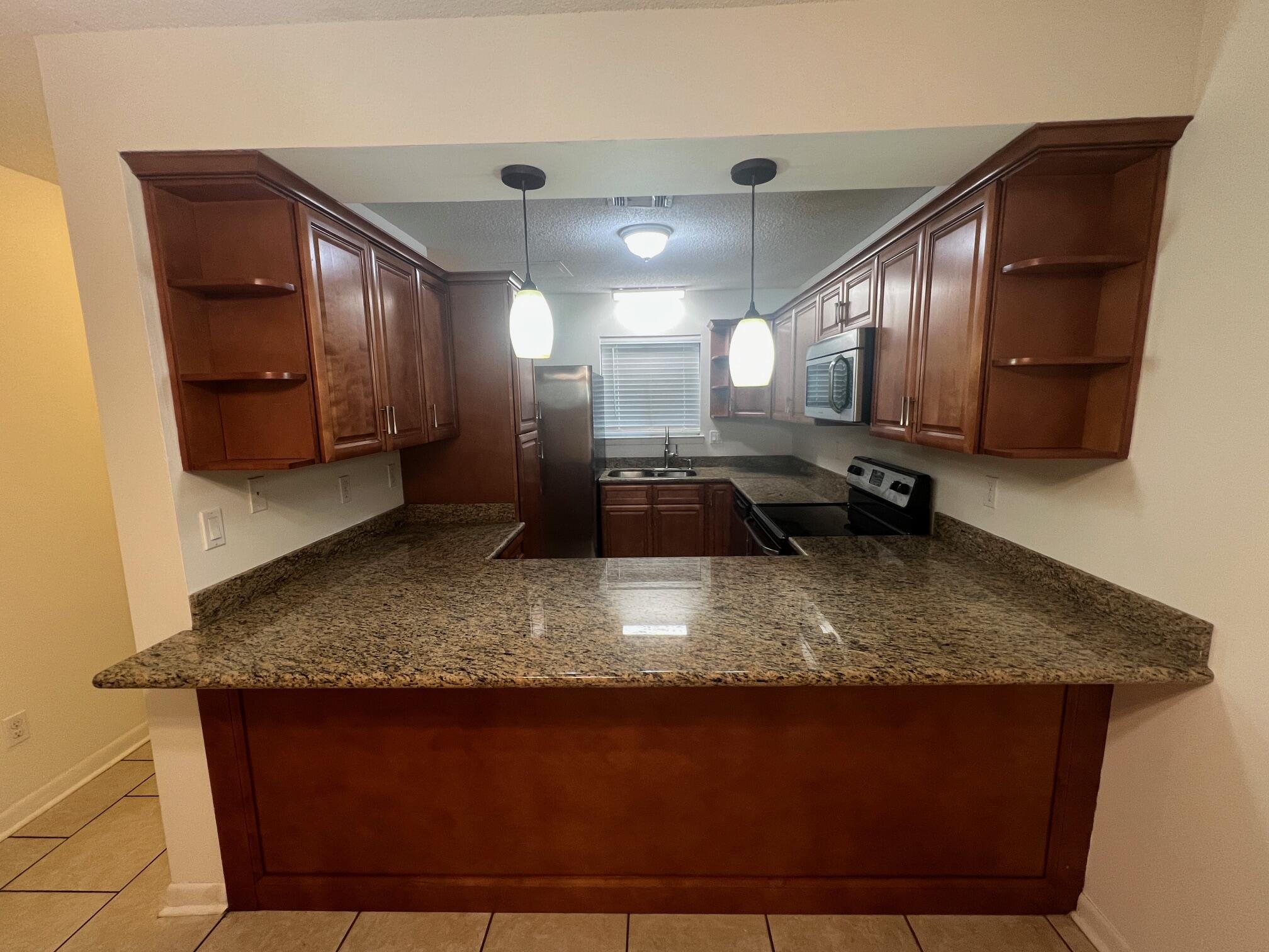 BIENVILLE SQUARE T/H - Residential Lease