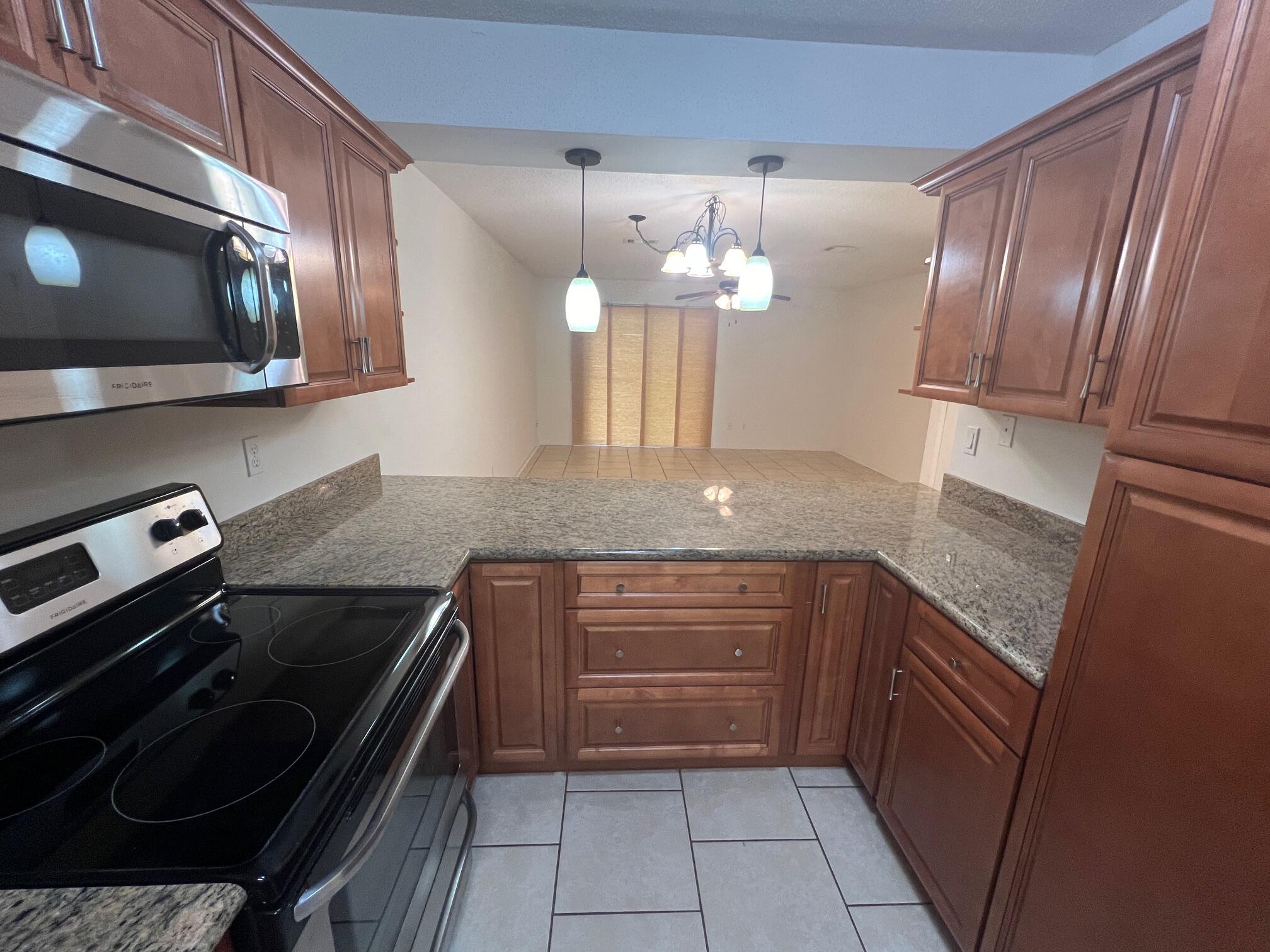 BIENVILLE SQUARE T/H - Residential Lease