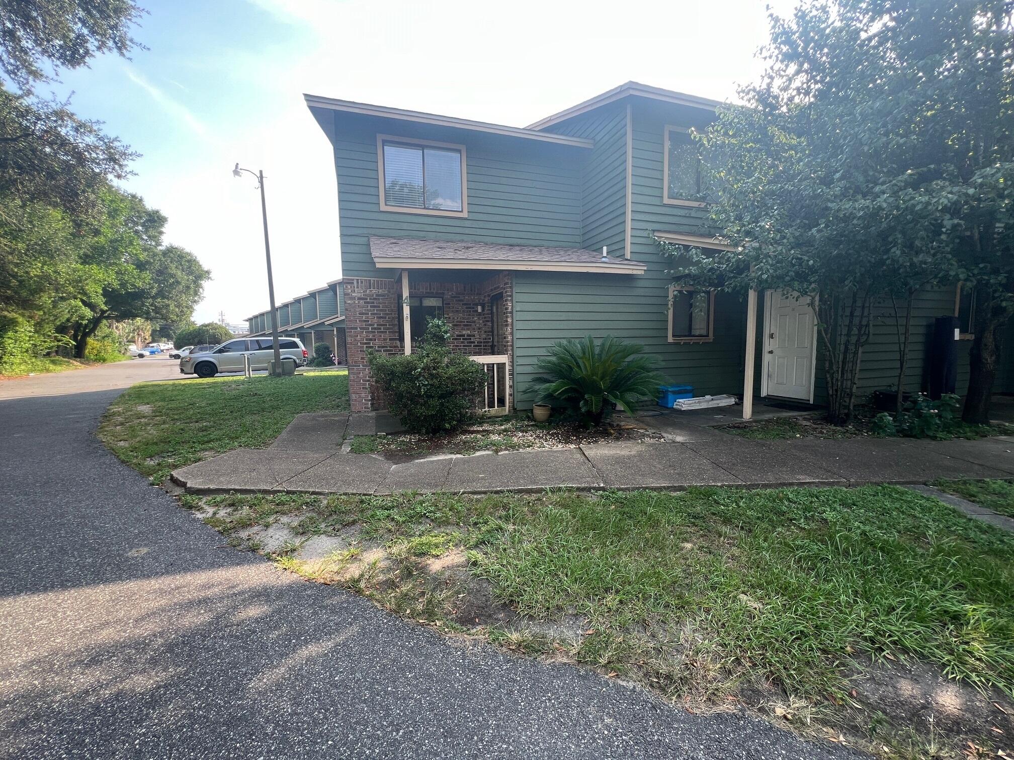 BIENVILLE SQUARE T/H - Residential Lease