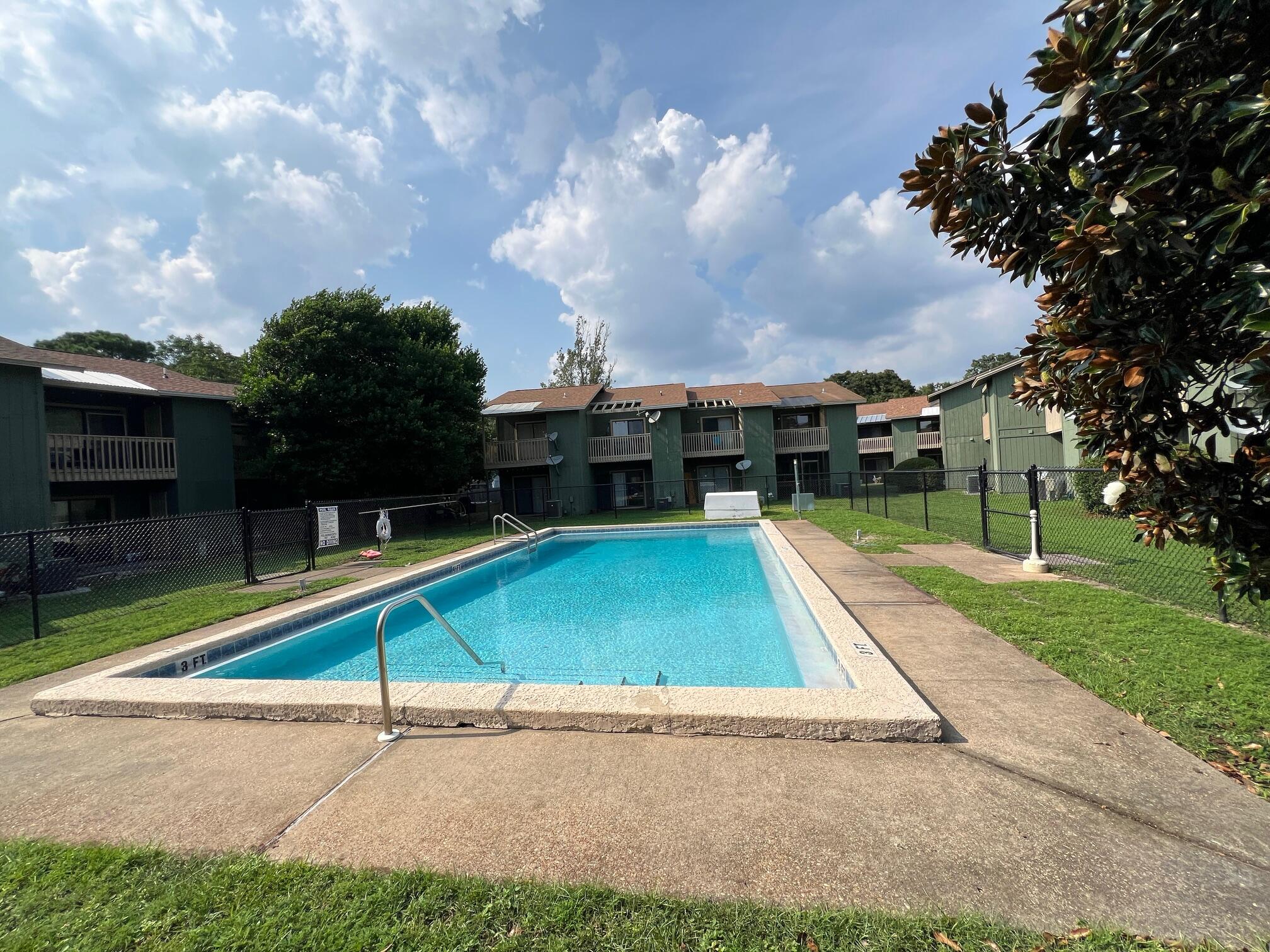 BIENVILLE SQUARE T/H - Residential Lease