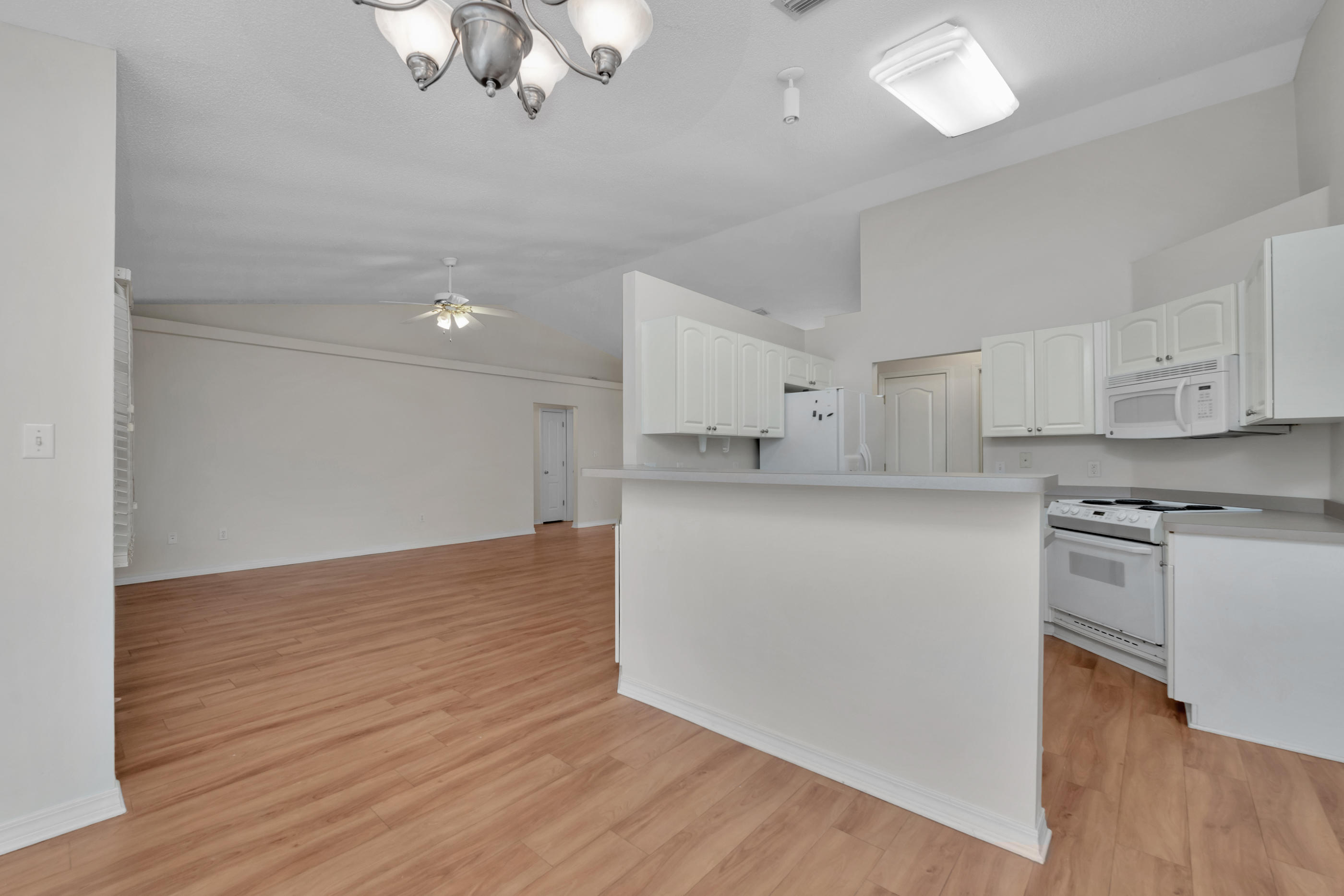 ROBLEDAL ESTATES UNIT 5 - Residential