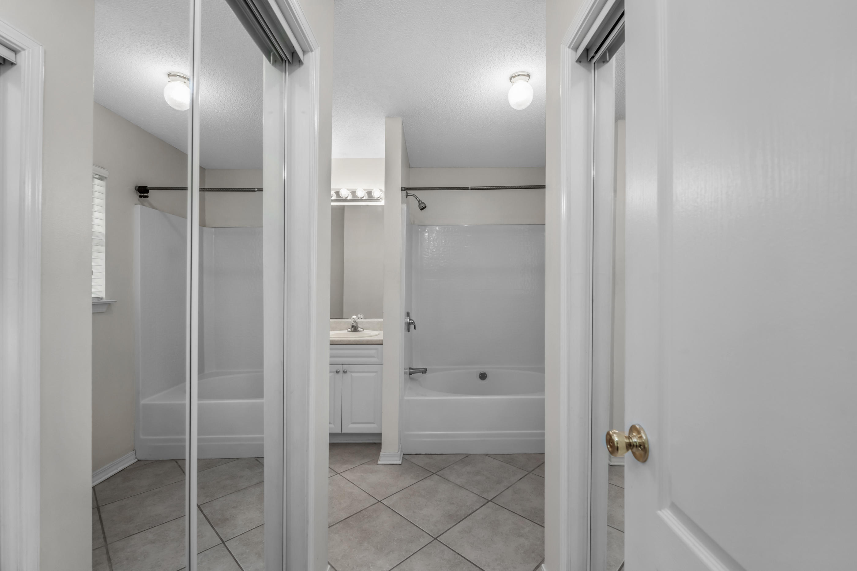 ROBLEDAL ESTATES UNIT 5 - Residential