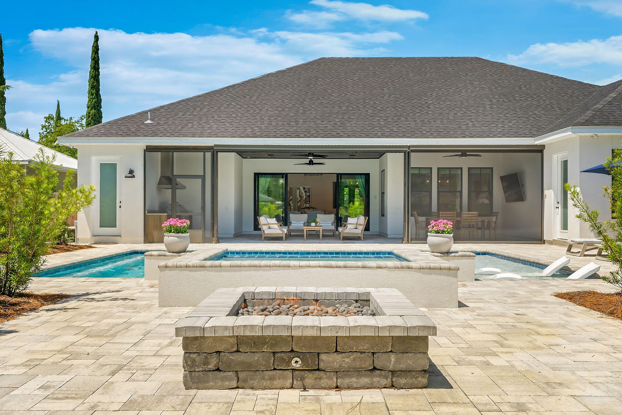 PELICAN BAY - Residential