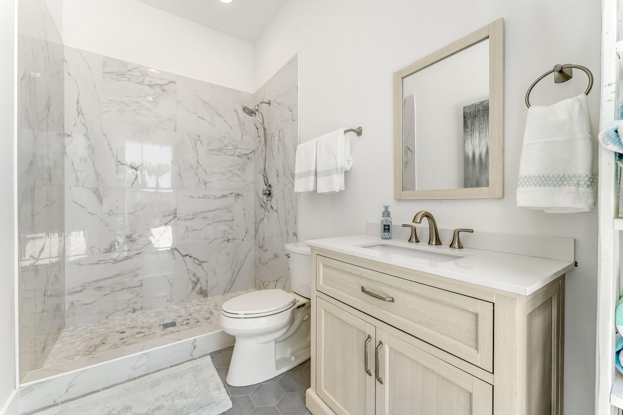 PELICAN BAY - Residential