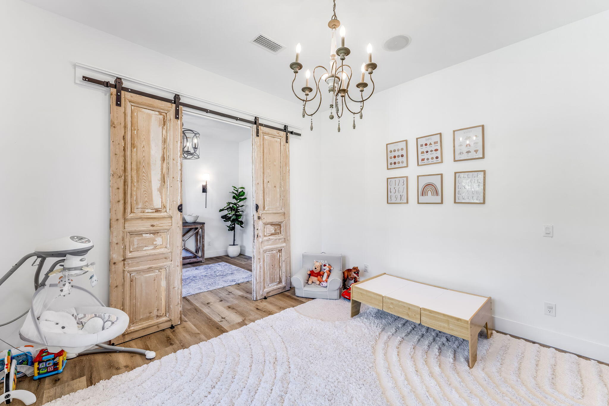 PELICAN BAY - Residential