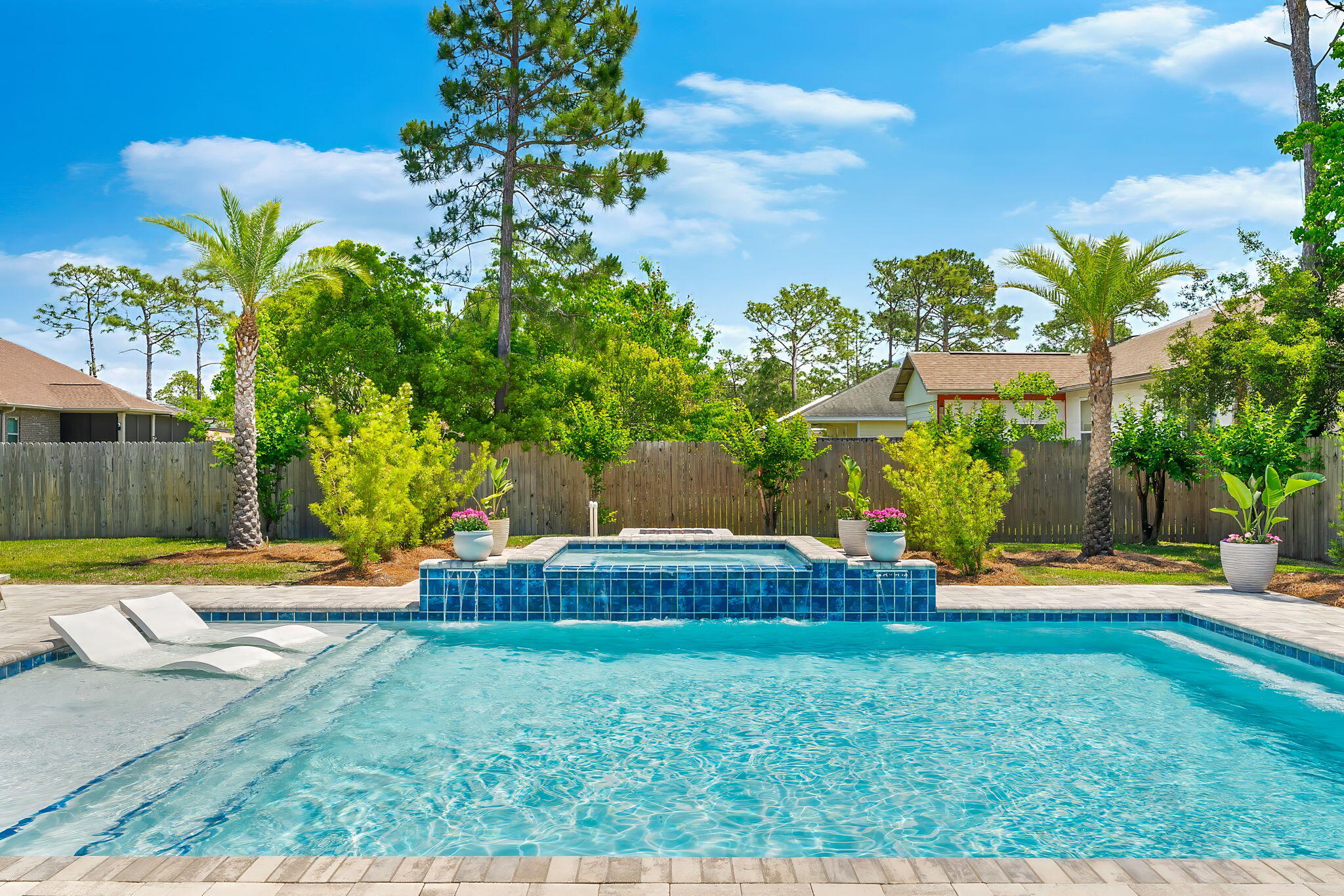 PELICAN BAY - Residential