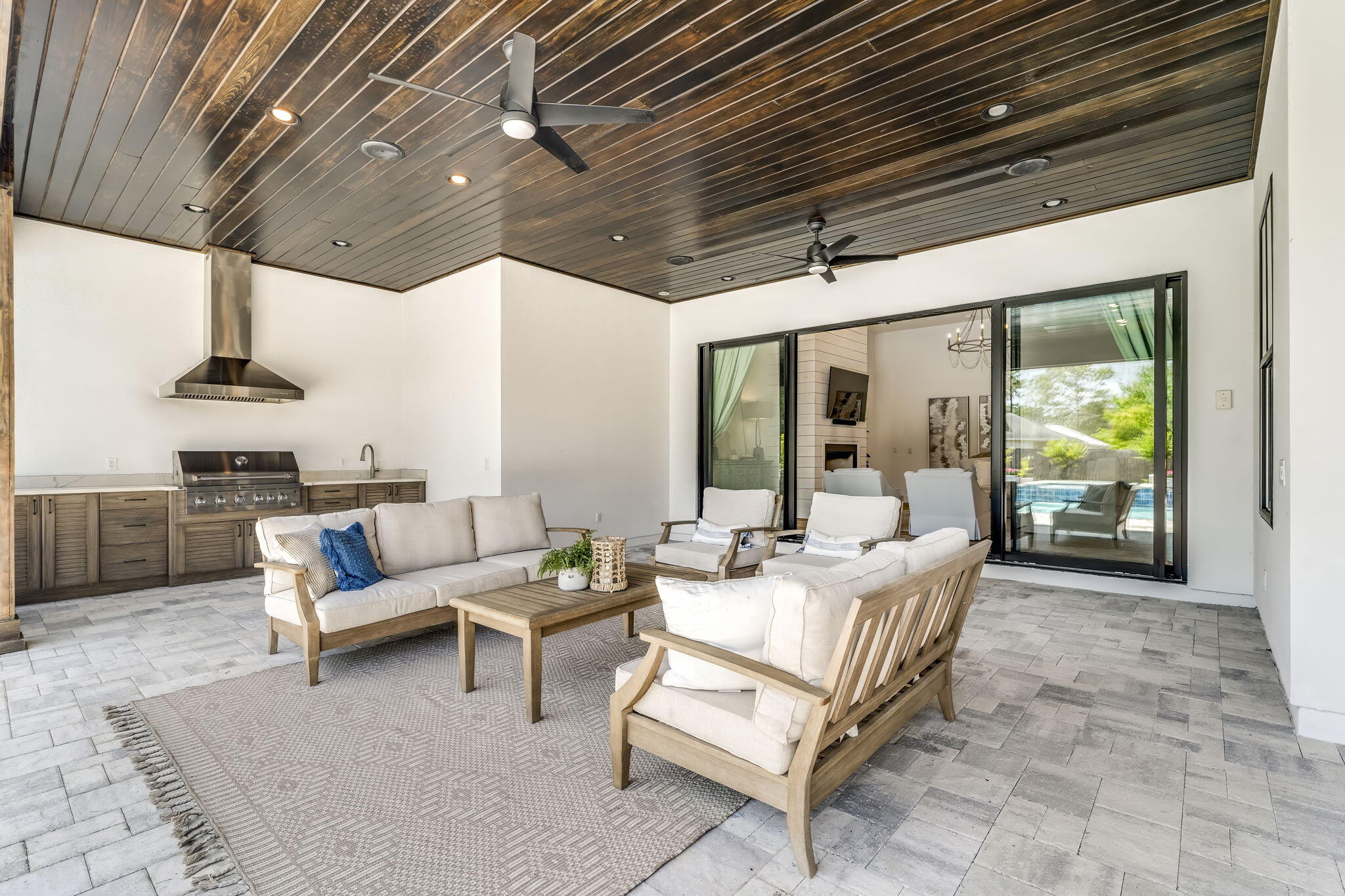 PELICAN BAY - Residential