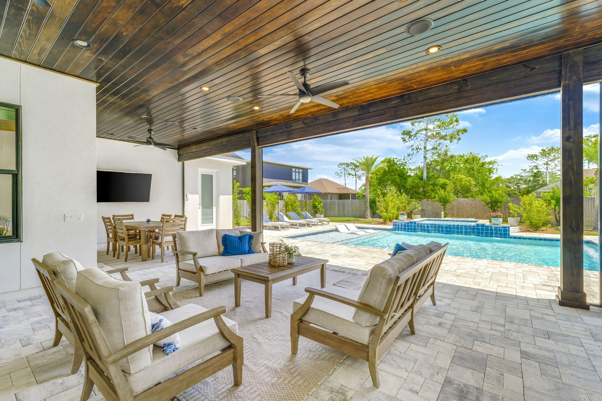 PELICAN BAY - Residential