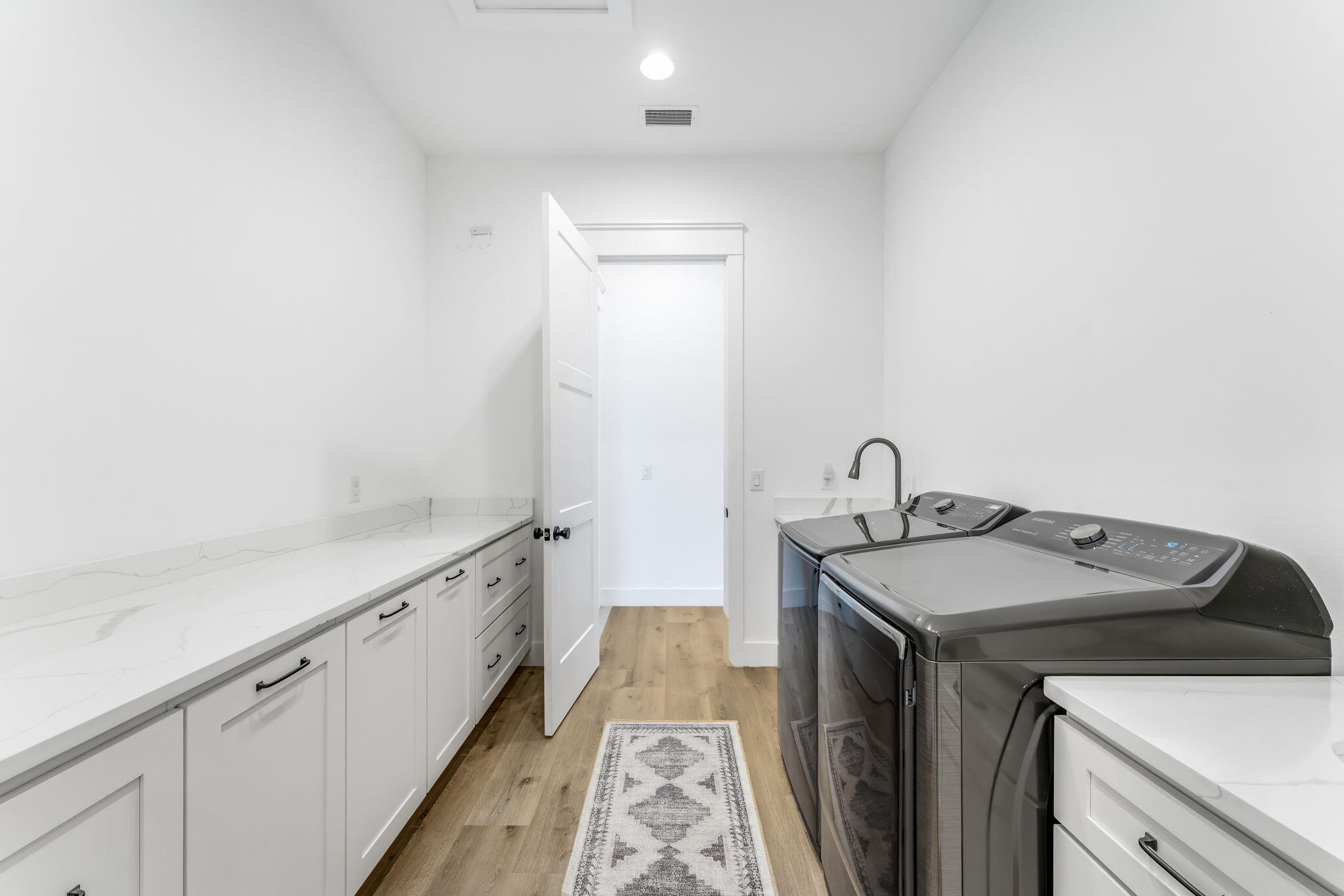 PELICAN BAY - Residential