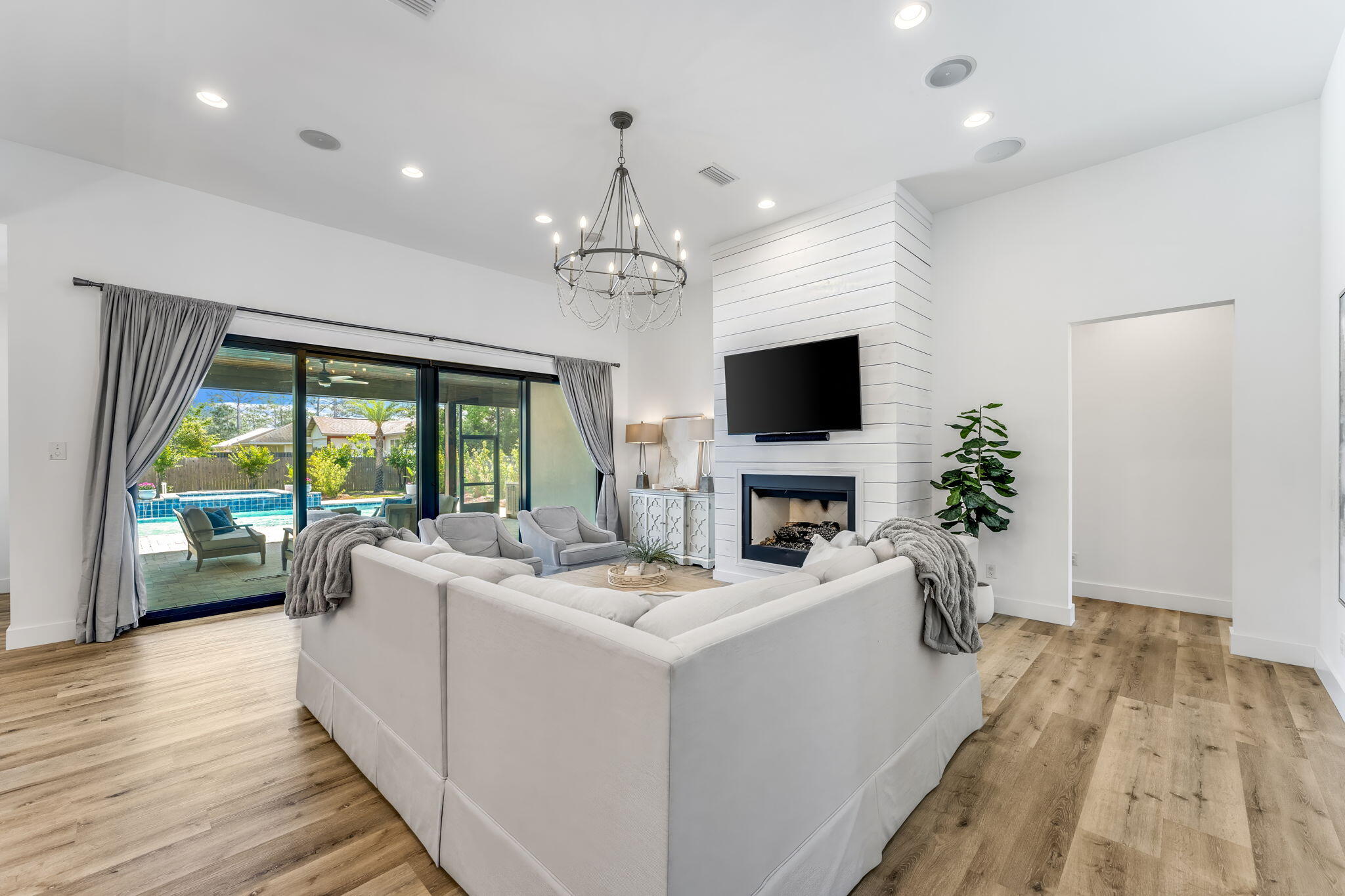 PELICAN BAY - Residential