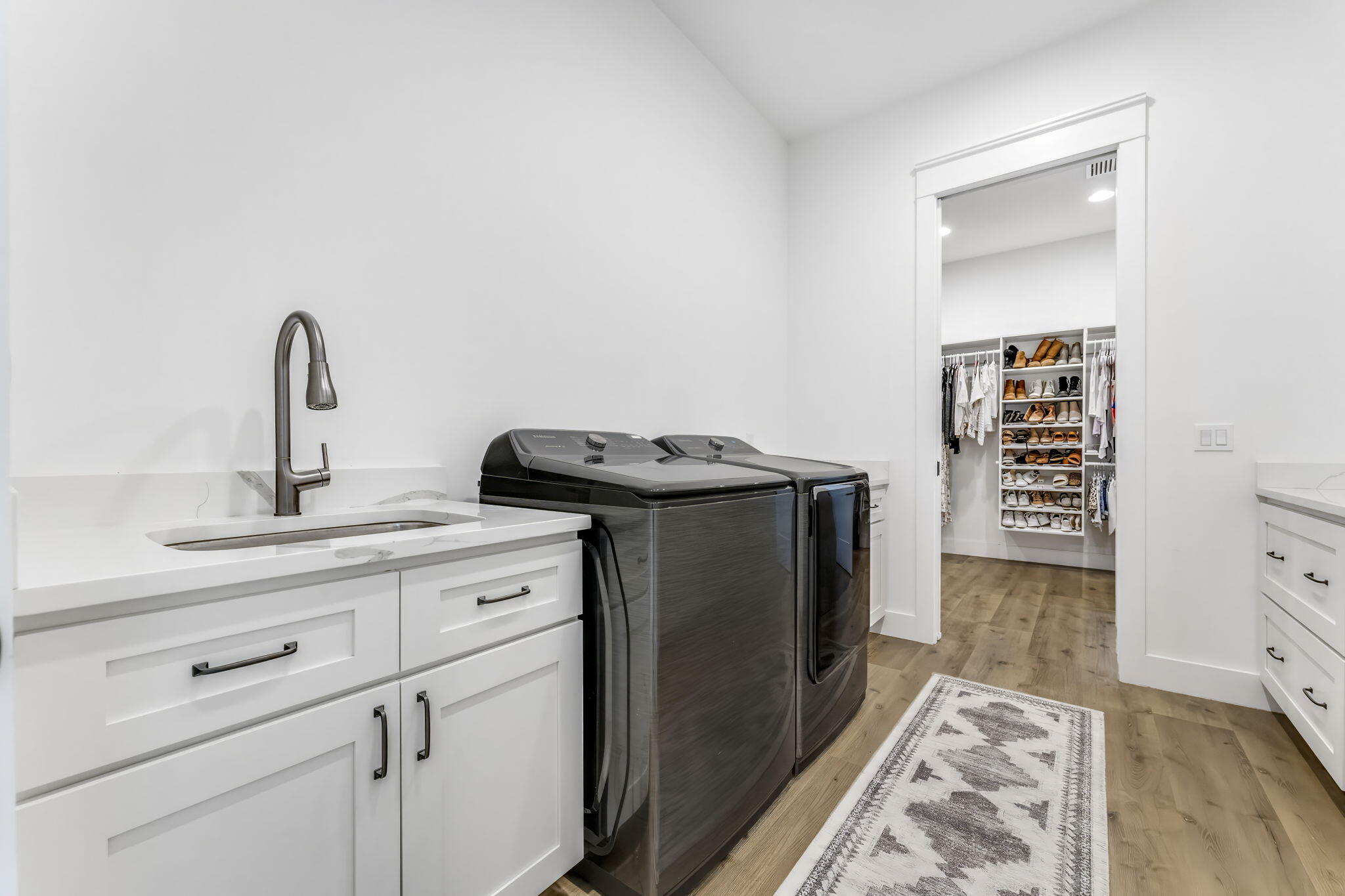 PELICAN BAY - Residential