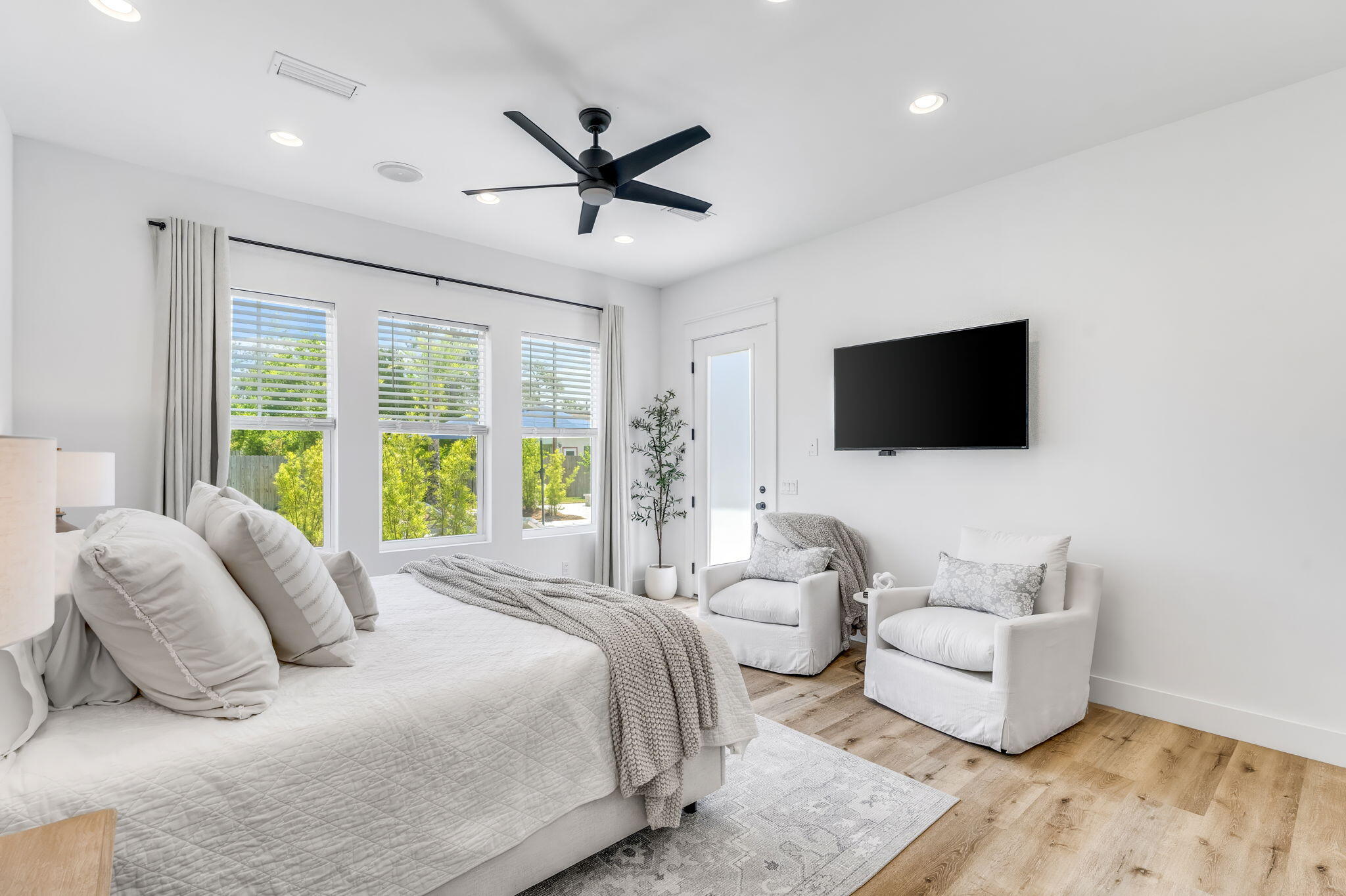 PELICAN BAY - Residential