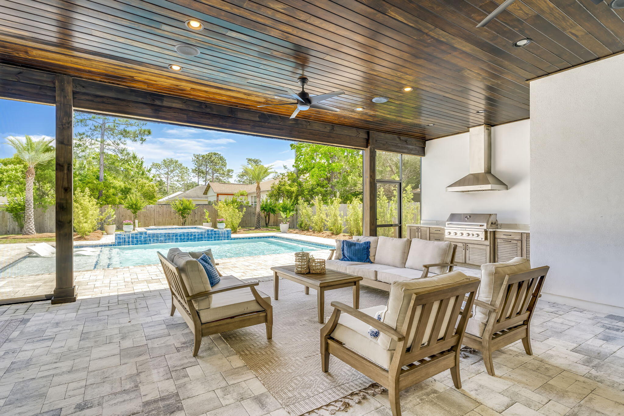 PELICAN BAY - Residential