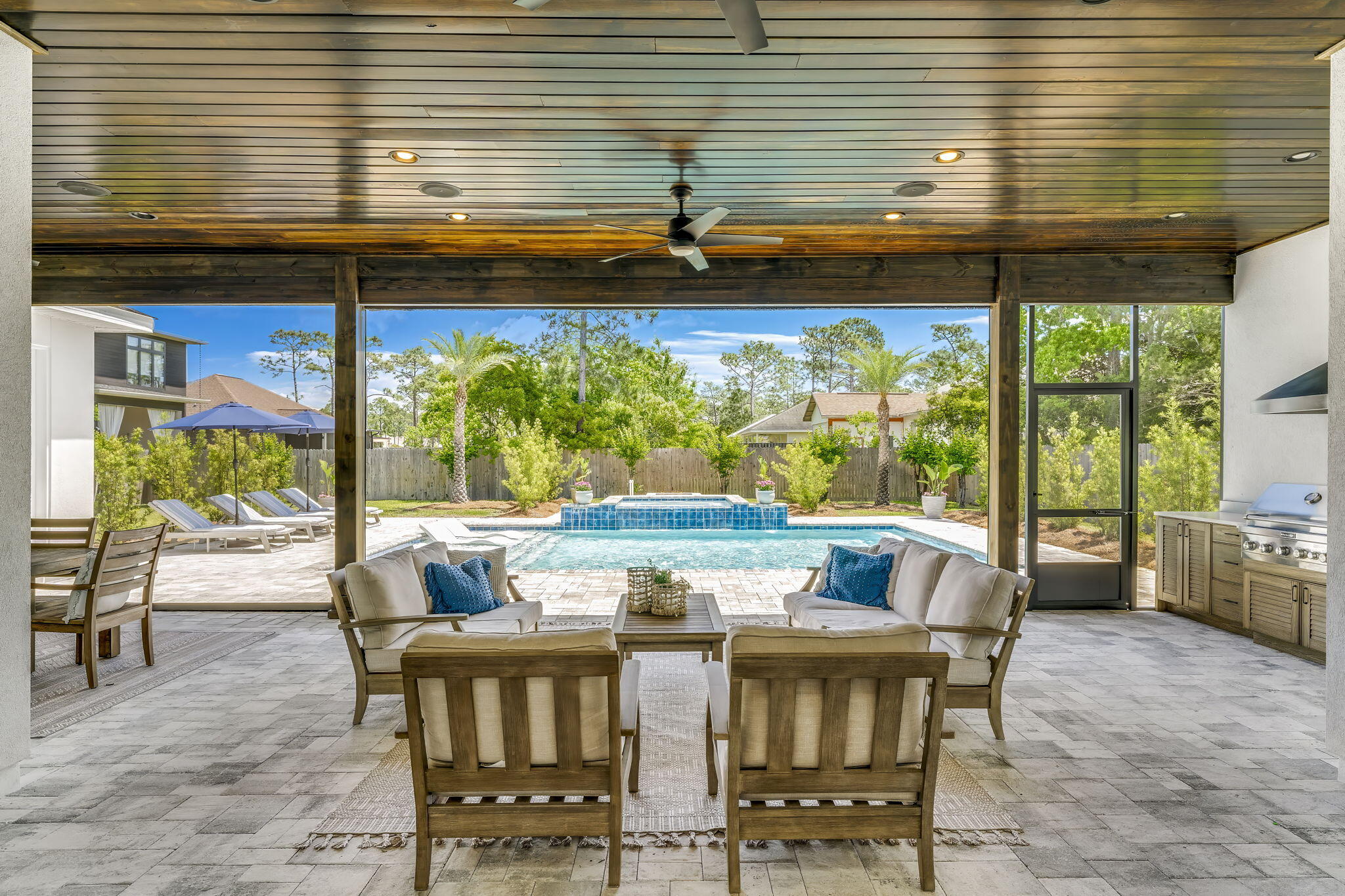 PELICAN BAY - Residential