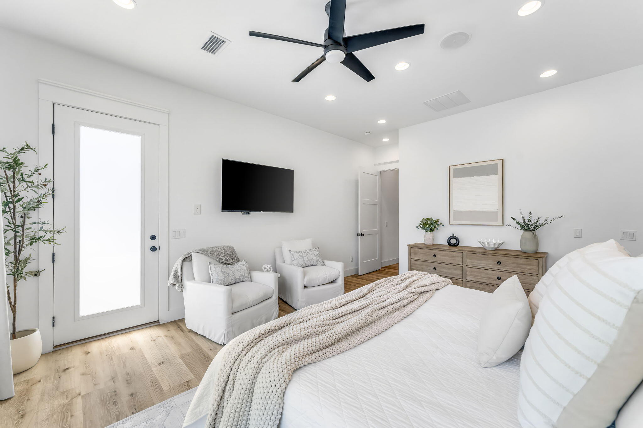 PELICAN BAY - Residential