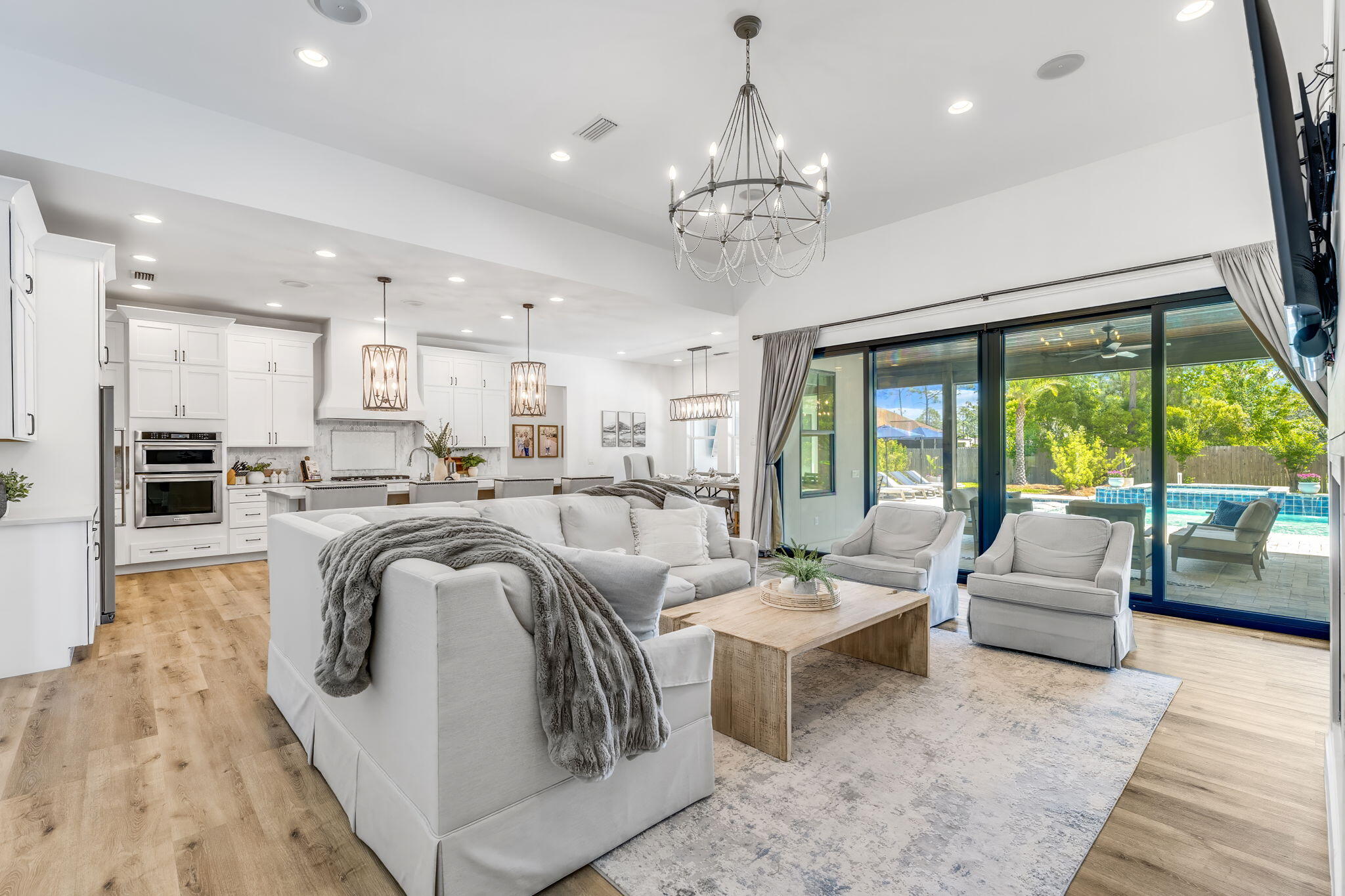 PELICAN BAY - Residential