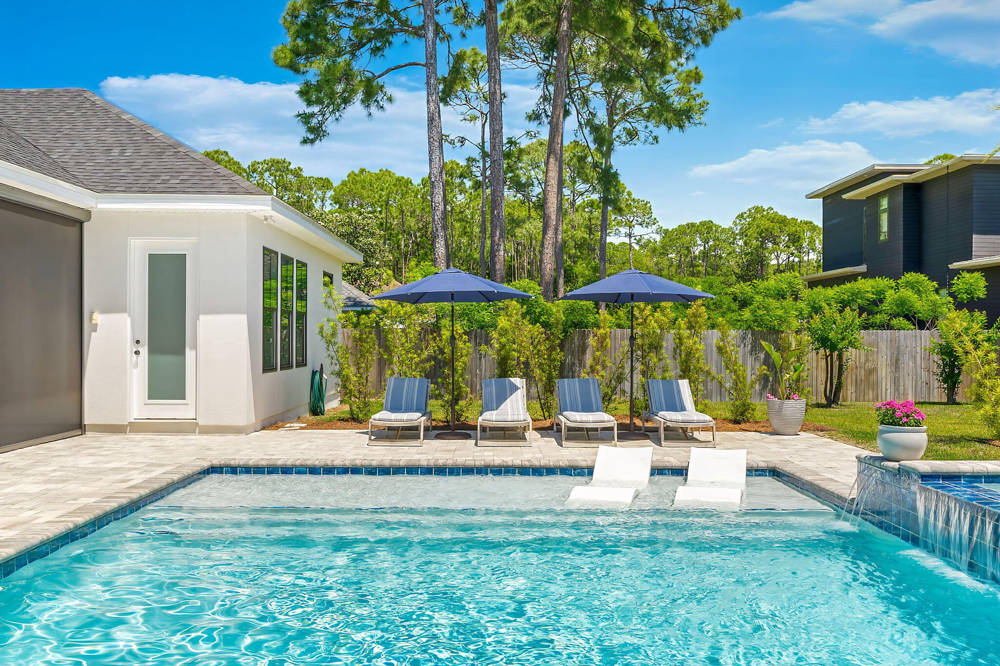 PELICAN BAY - Residential