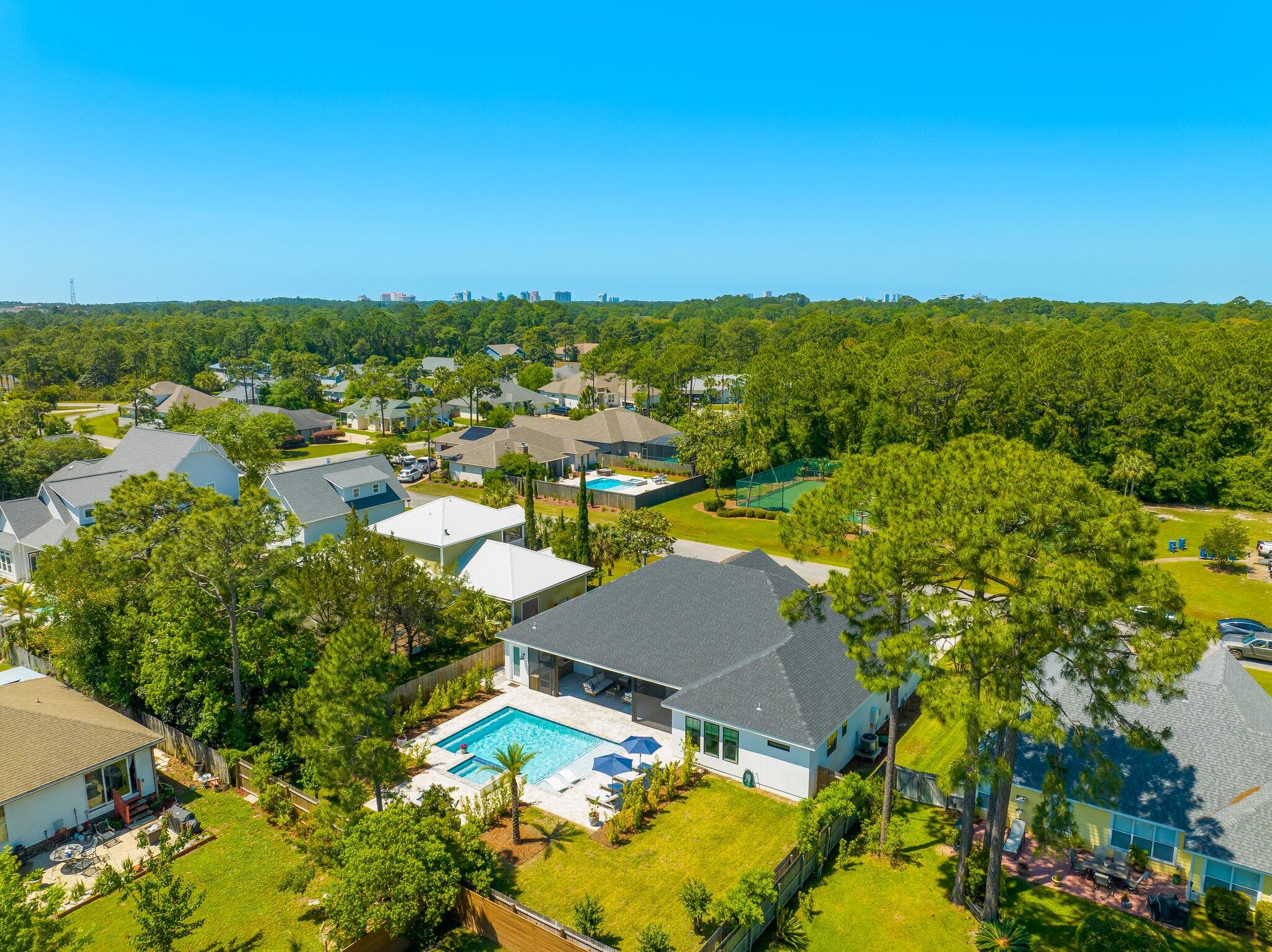 PELICAN BAY - Residential