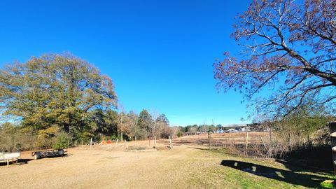 A home in DeFuniak Springs