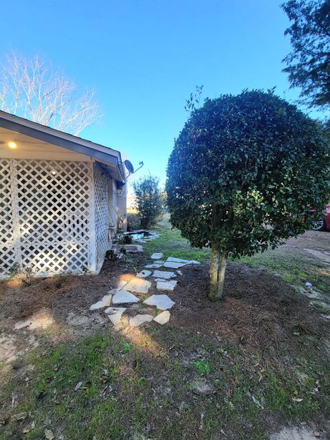 A home in DeFuniak Springs