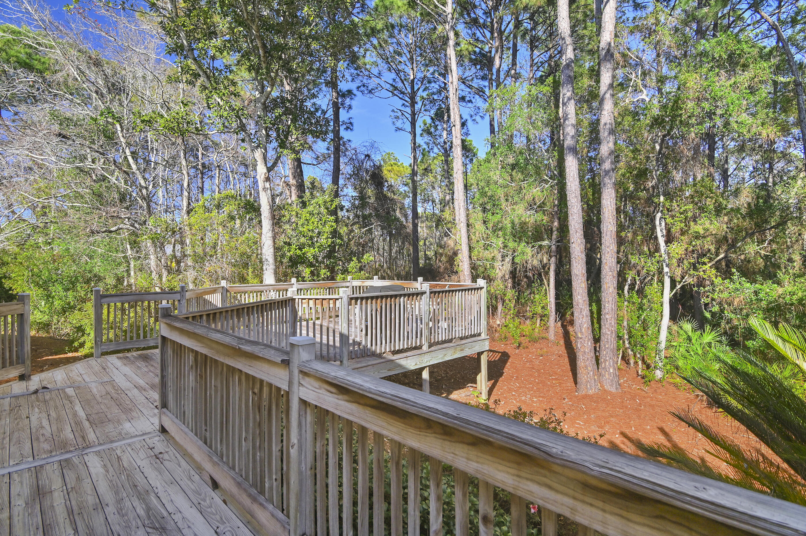 CRYSTAL LAKE - Residential