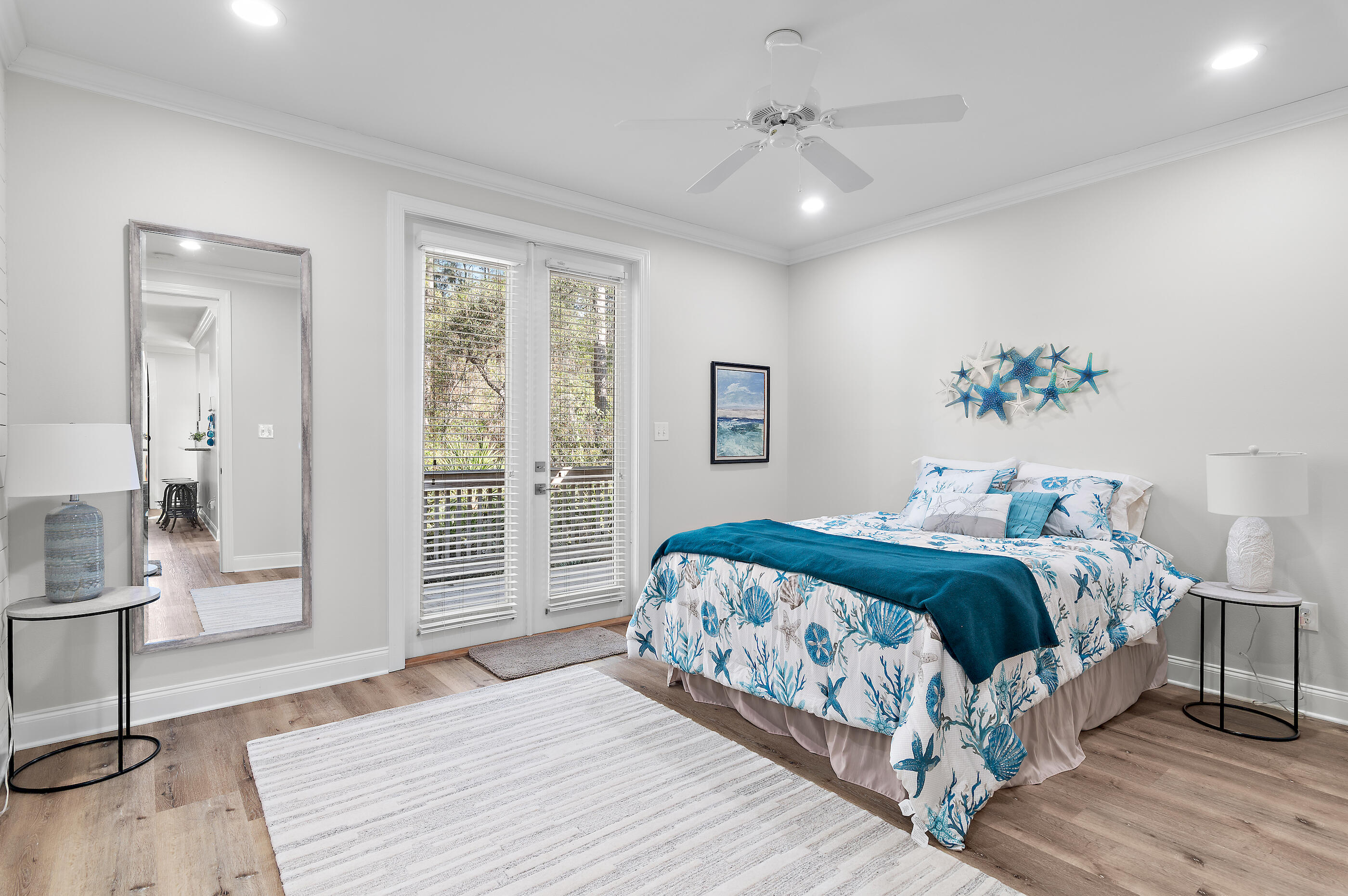 CRYSTAL LAKE - Residential