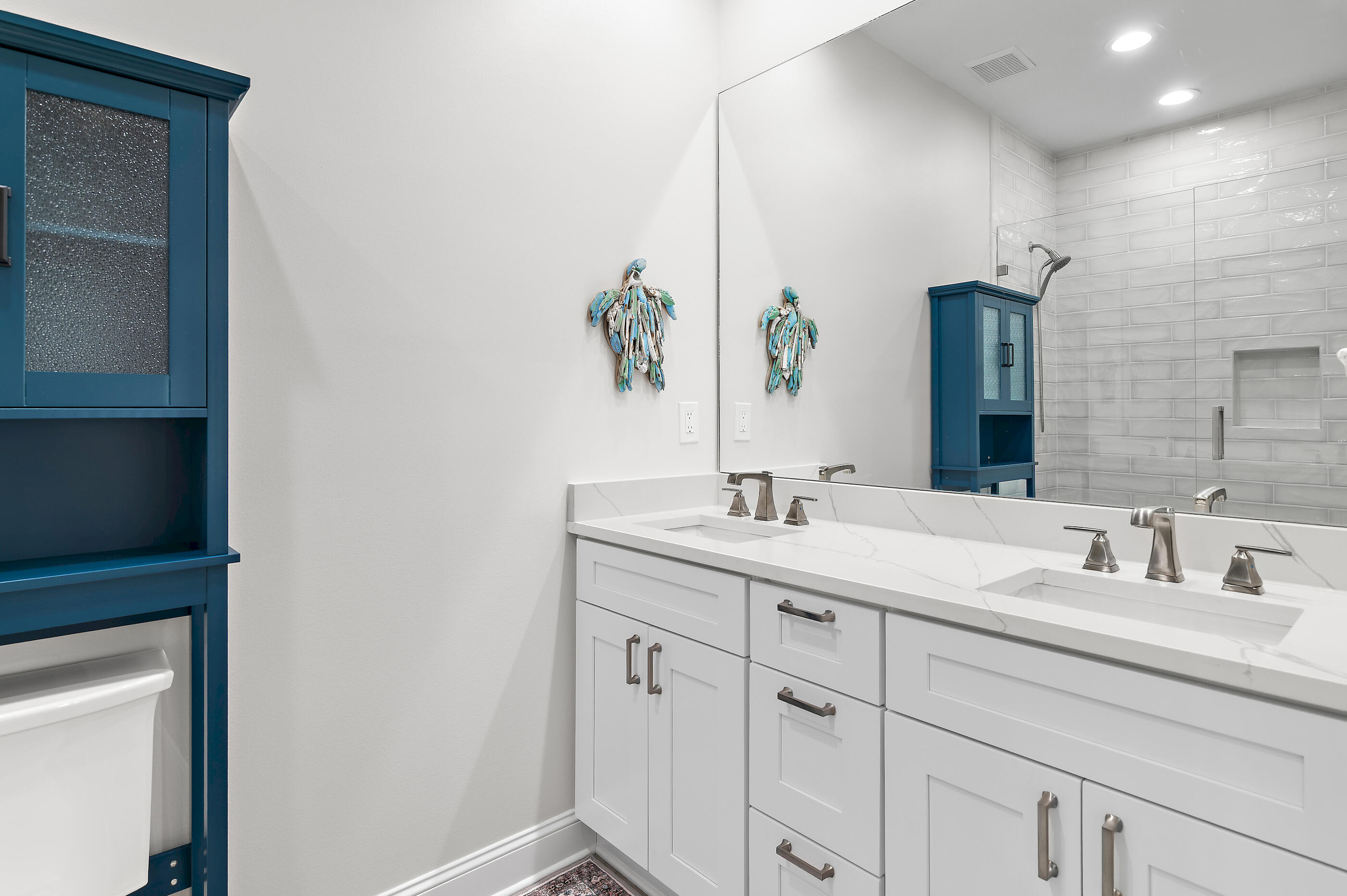 CRYSTAL LAKE - Residential