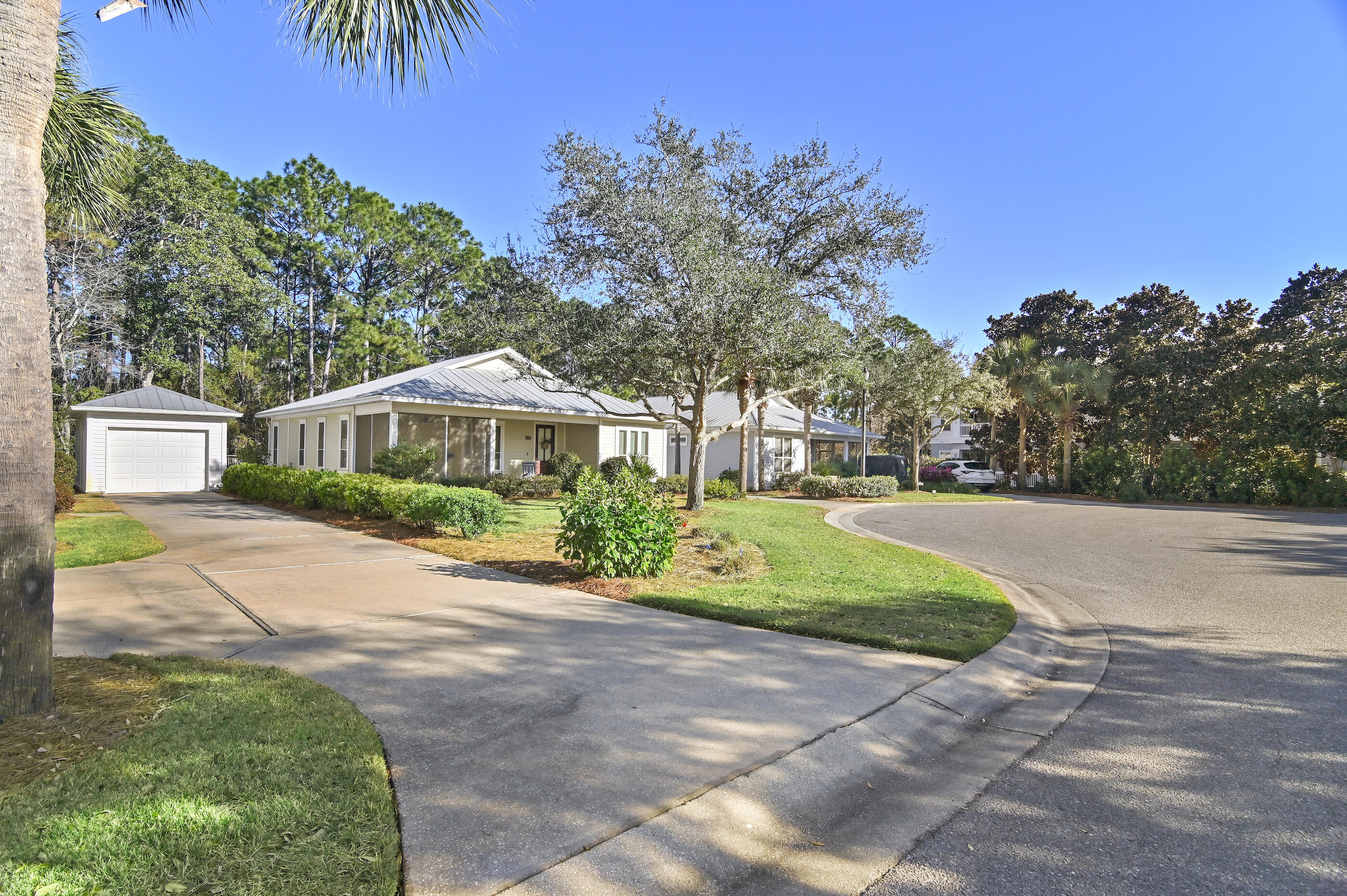 CRYSTAL LAKE - Residential