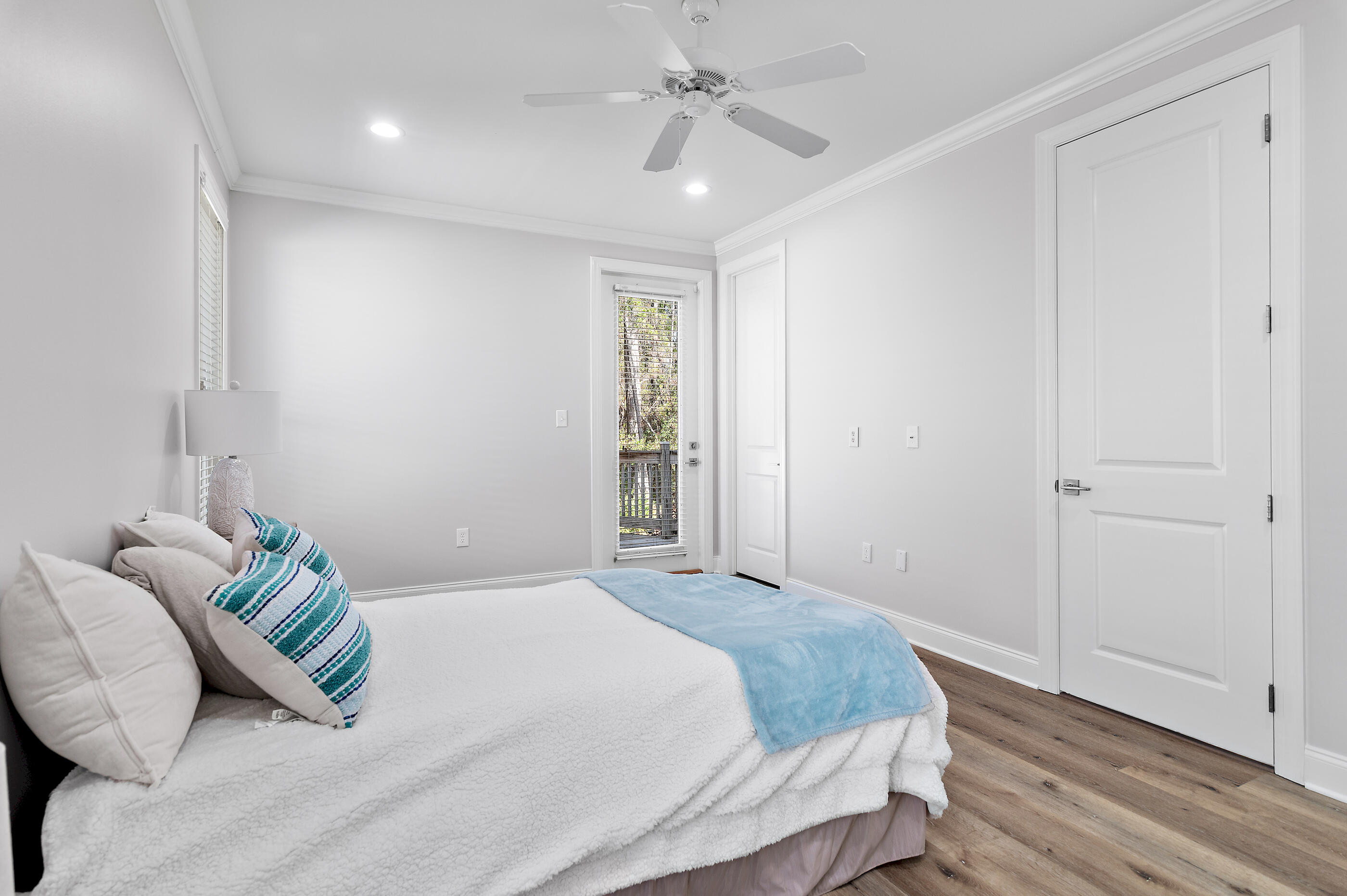 CRYSTAL LAKE - Residential