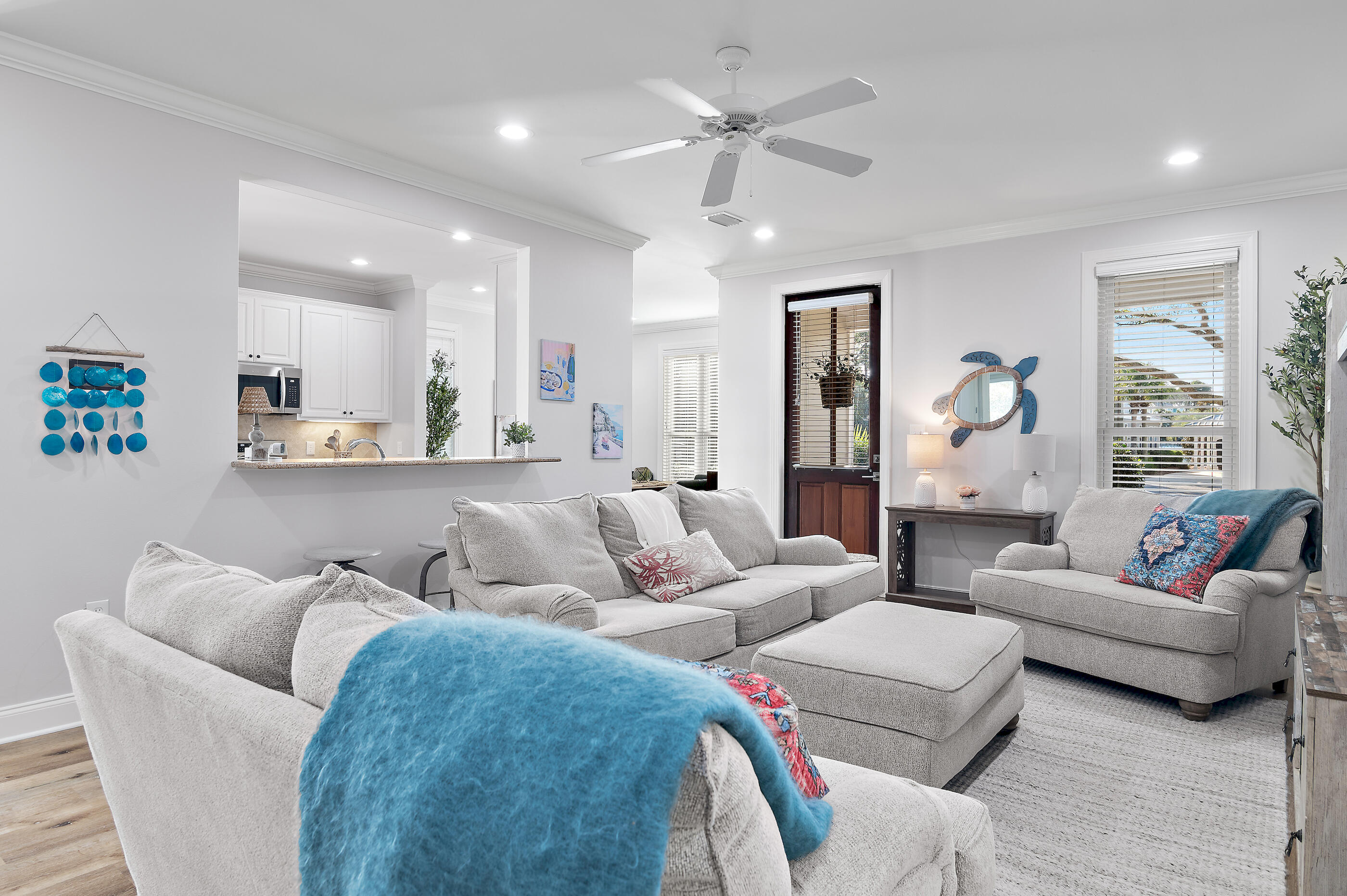 CRYSTAL LAKE - Residential