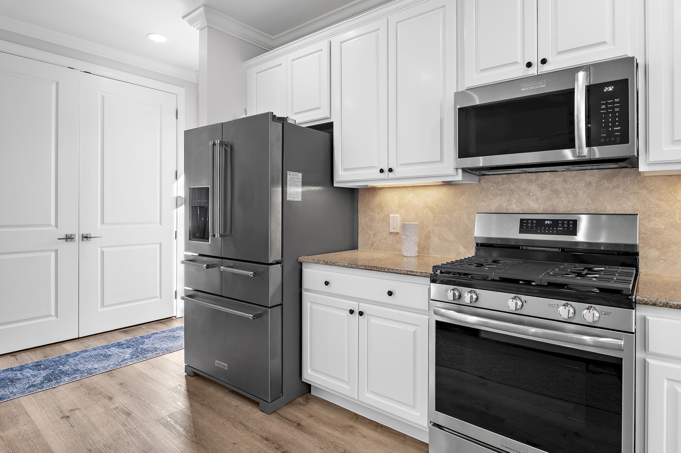 CRYSTAL LAKE - Residential