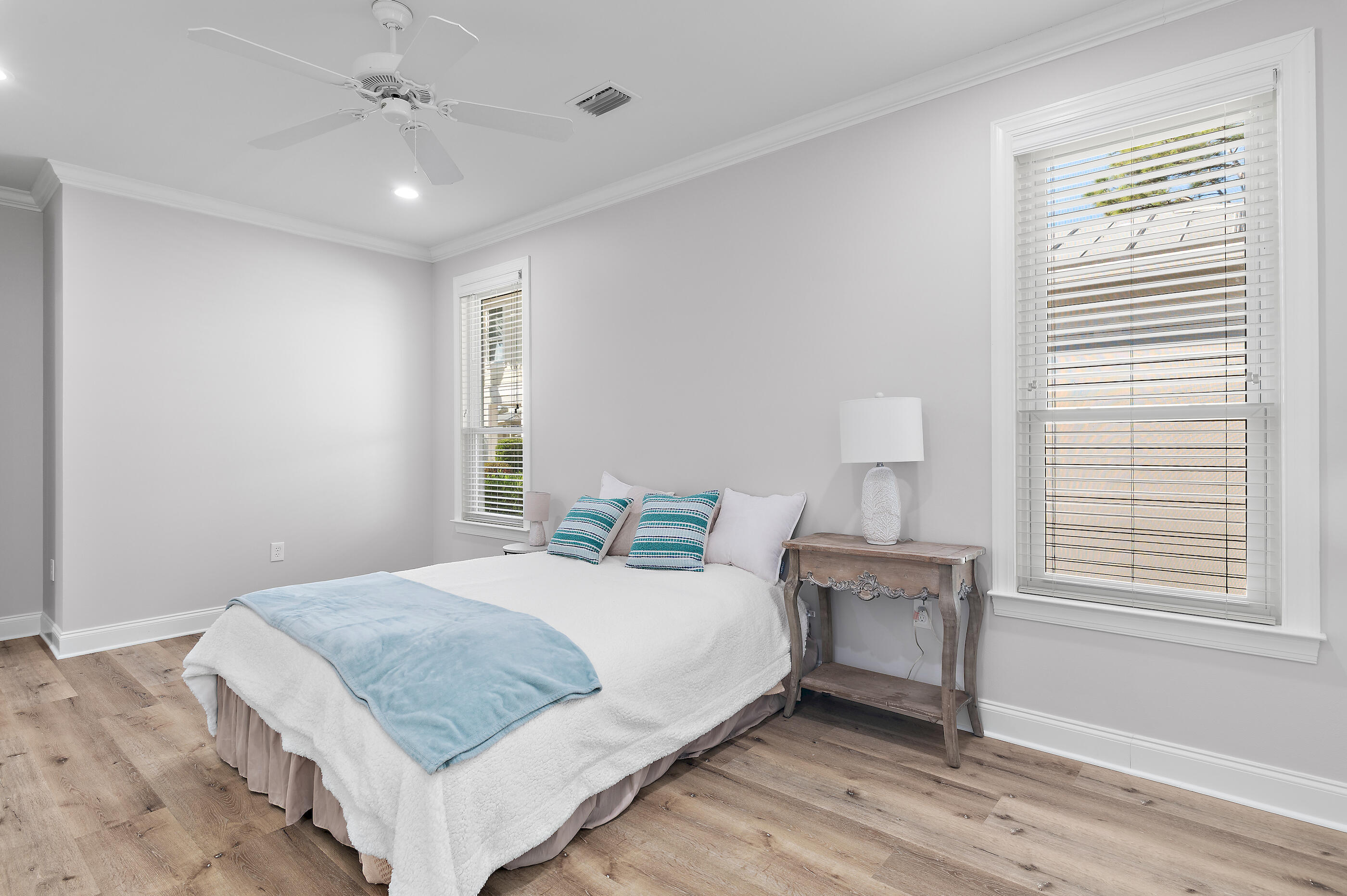 CRYSTAL LAKE - Residential