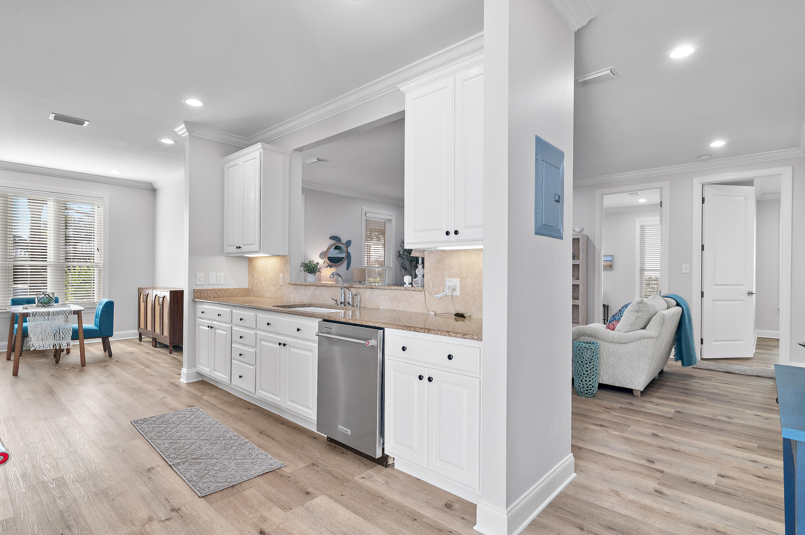 CRYSTAL LAKE - Residential