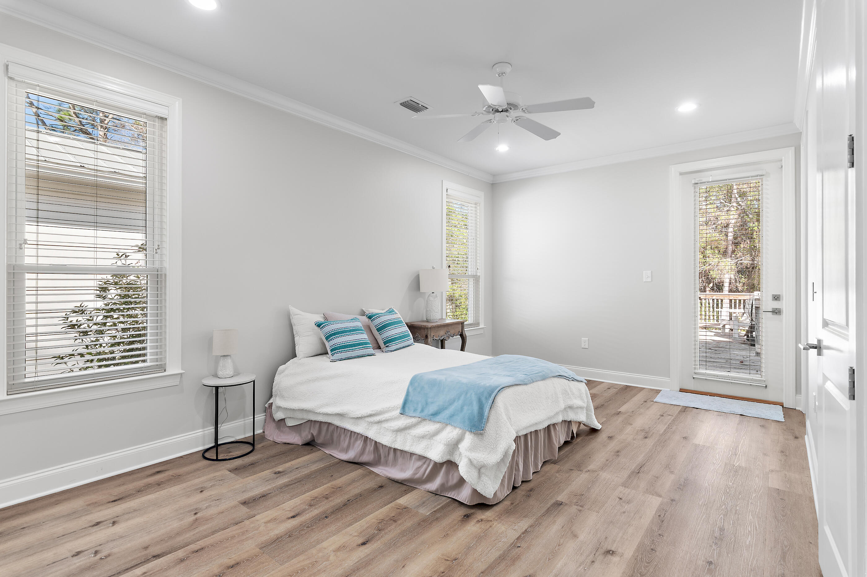 CRYSTAL LAKE - Residential