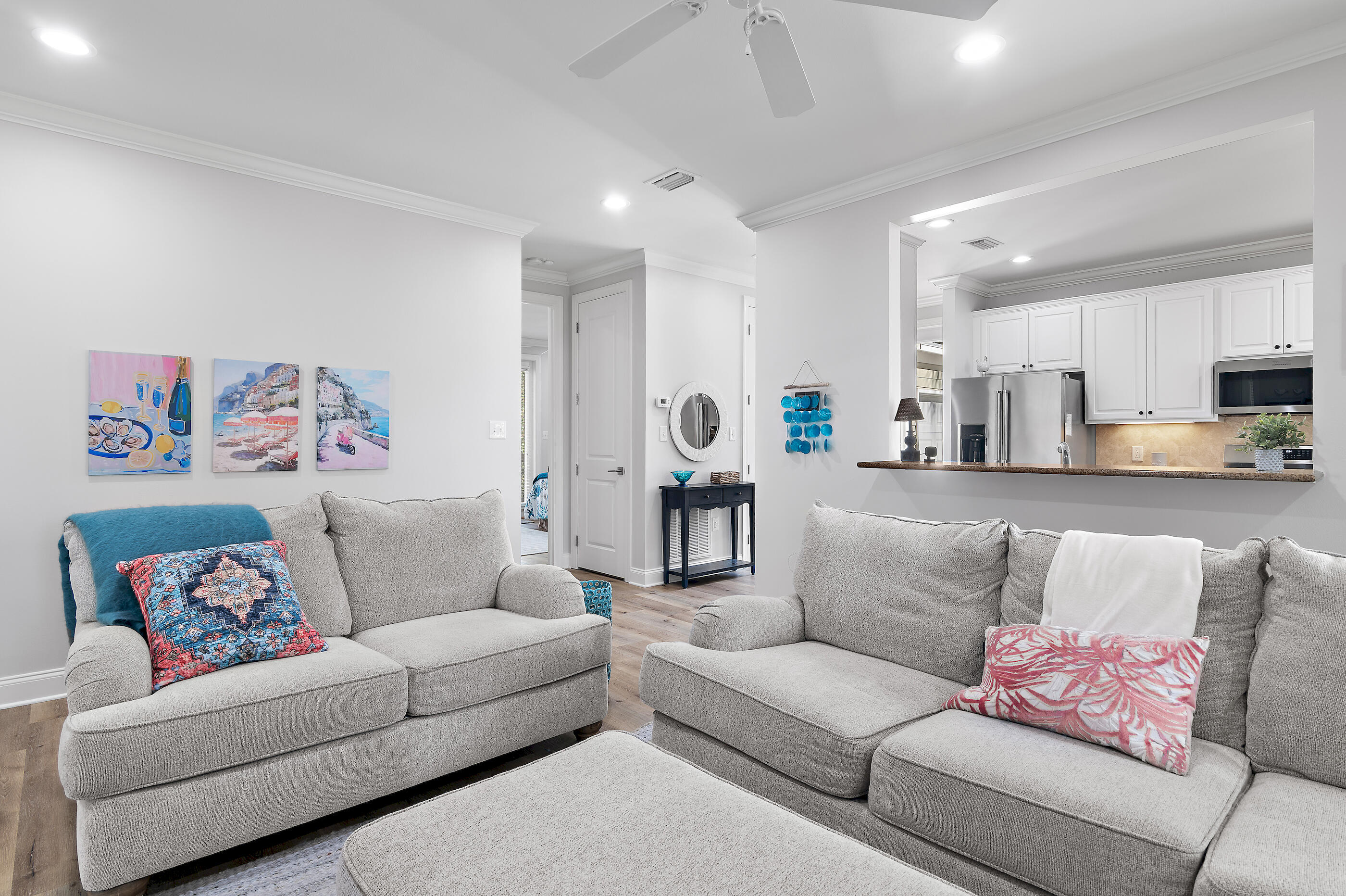 CRYSTAL LAKE - Residential