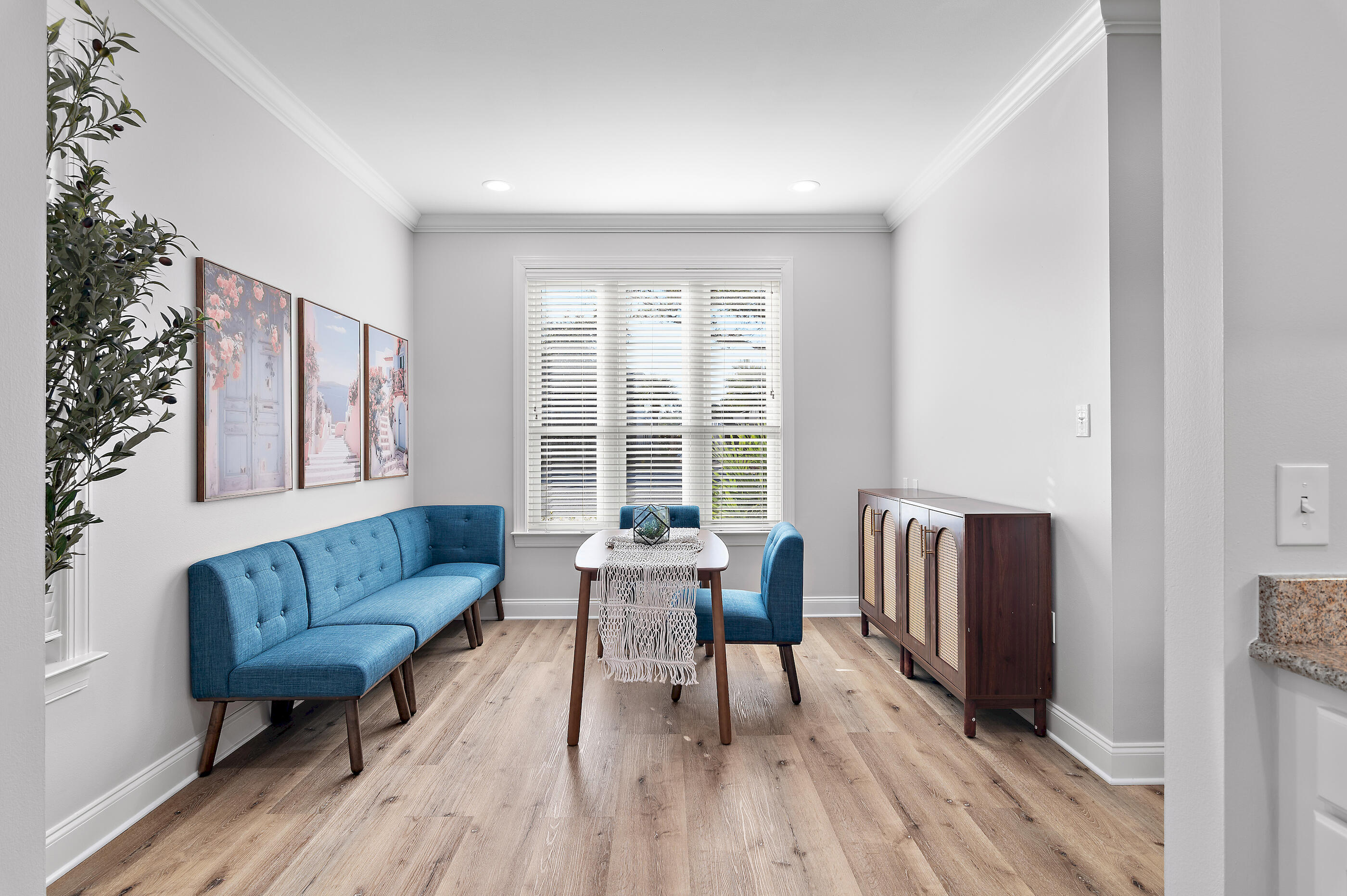 CRYSTAL LAKE - Residential